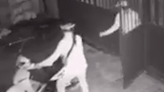 Bang trom dot nhap quan nhau dan 2 xe may hinh anh