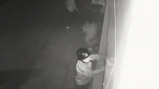 Bang trom 5 nguoi dot nhap nha dan hinh anh