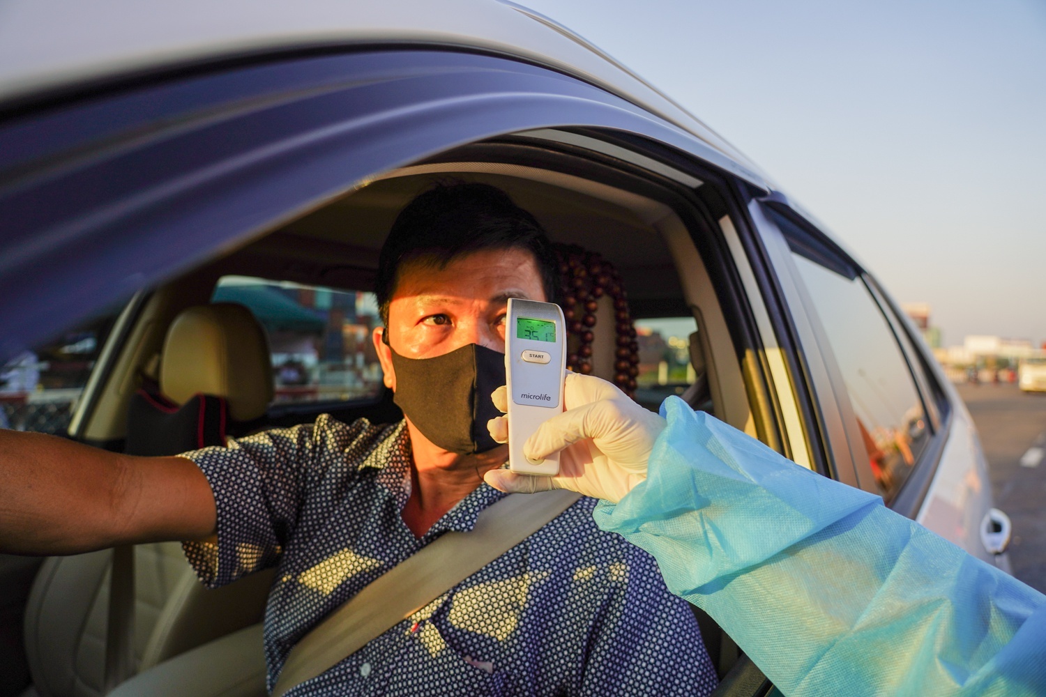 Kiem tra sau 10 lai xe tai cua ngo TP.HCM trong ngay thu 2 kiem dich hinh anh