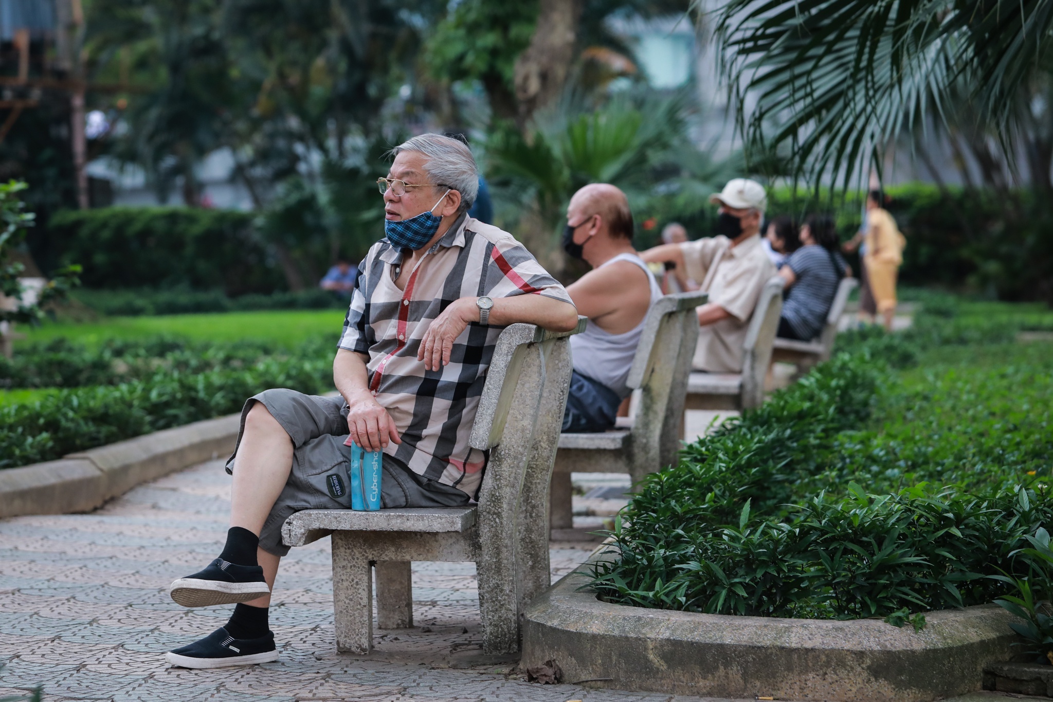 Chan cong vien nay, nguoi dan TP.HCM qua cong vien khac tap the duc hinh anh