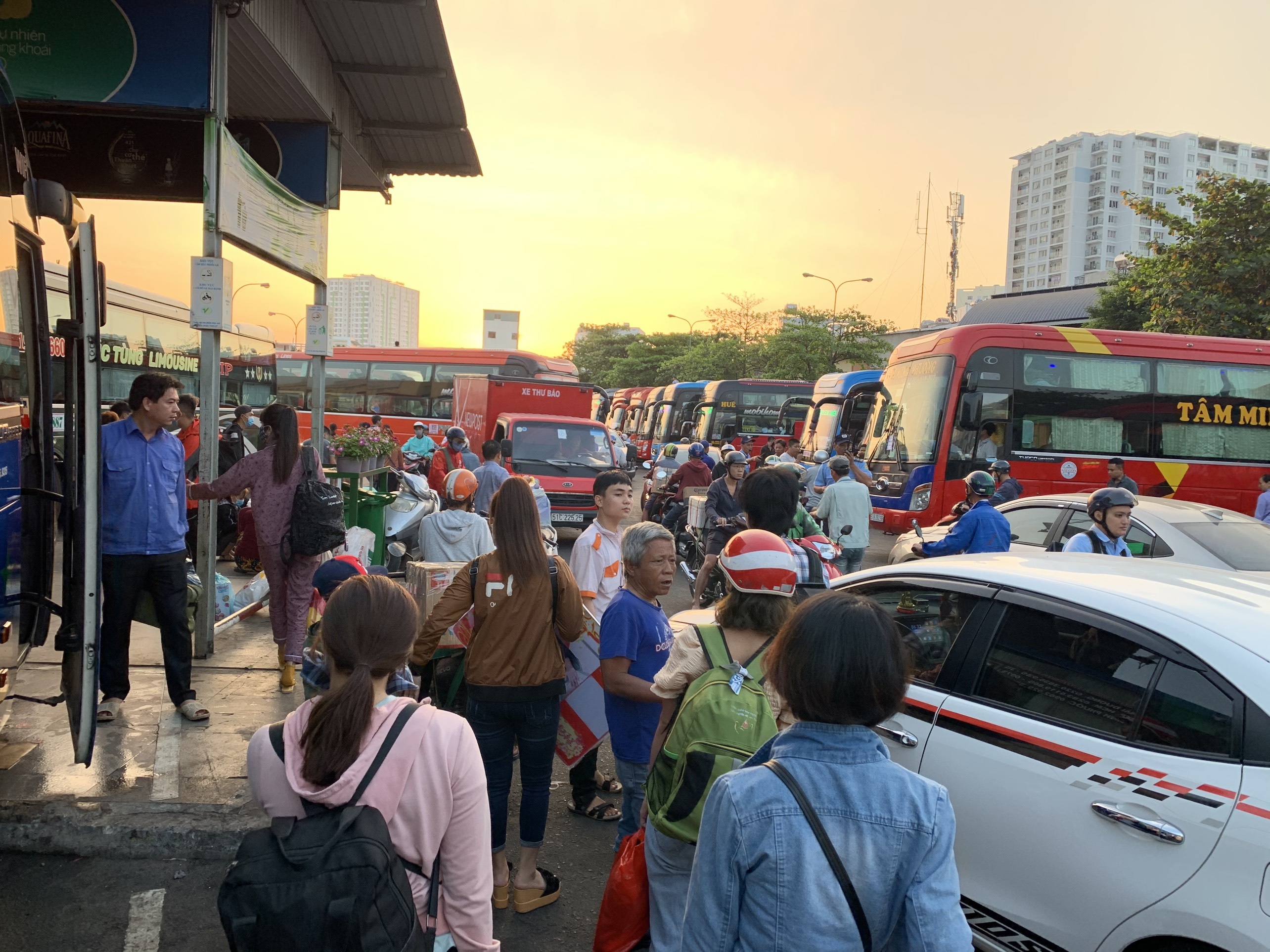 ben xe TP.HCM hoat dong tro lai anh 1