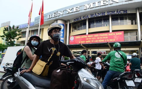 Hai ben xe lon nhat TP.HCM hoat dong tro lai hinh anh