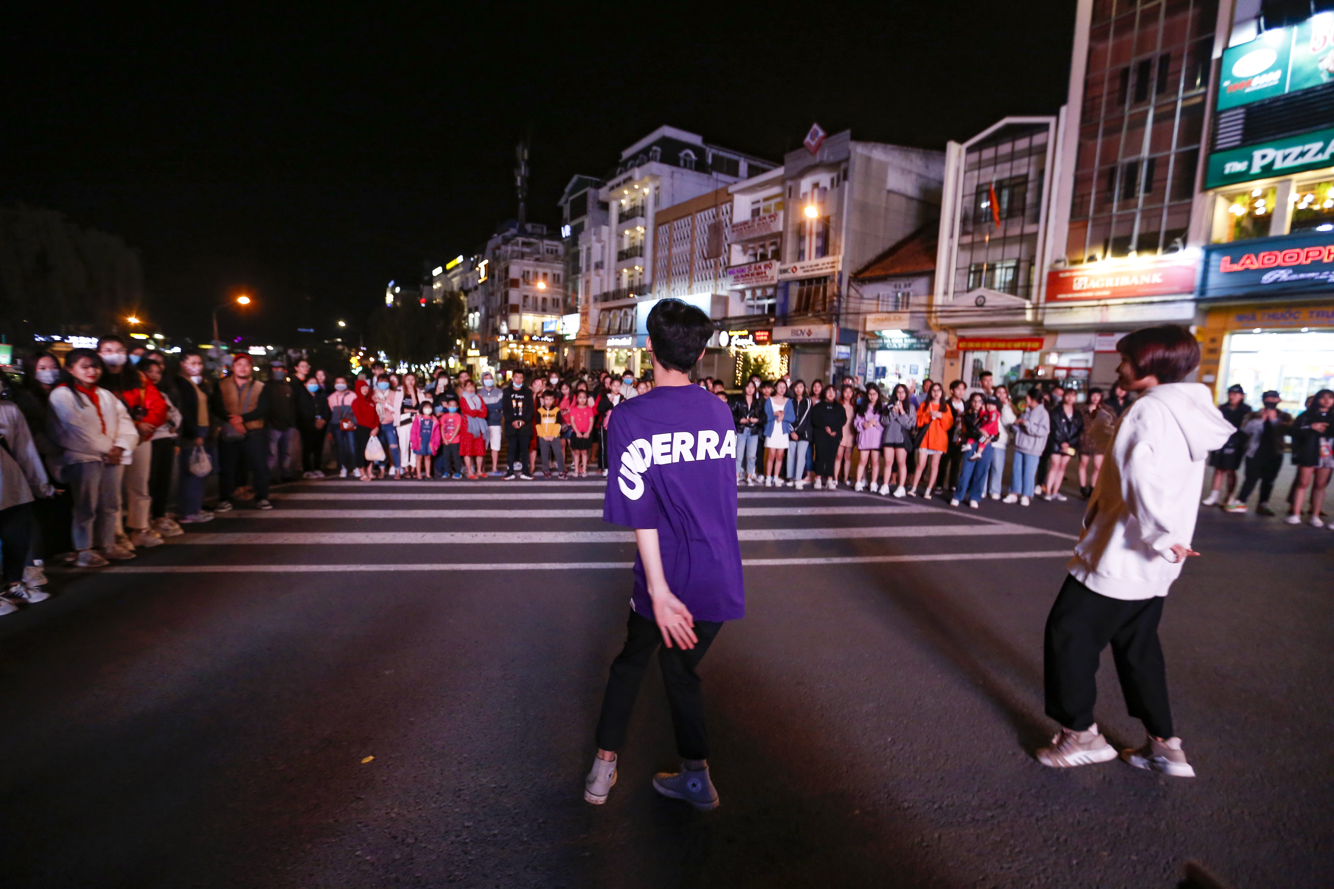 Da Lat dong duc sau gian cach xa hoi anh 11
