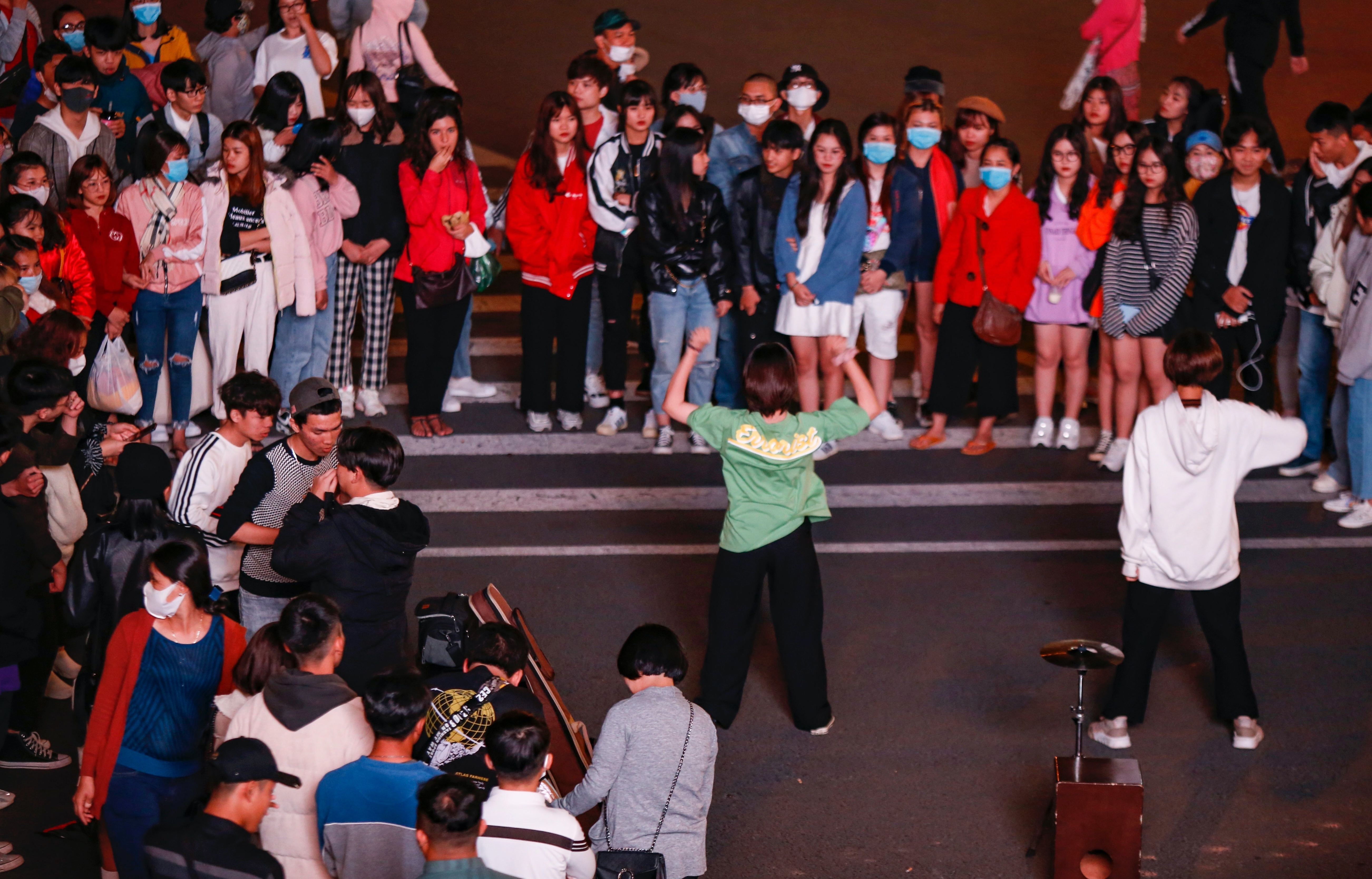 Du khach do len Da Lat sau khi noi long cach ly xa hoi hinh anh