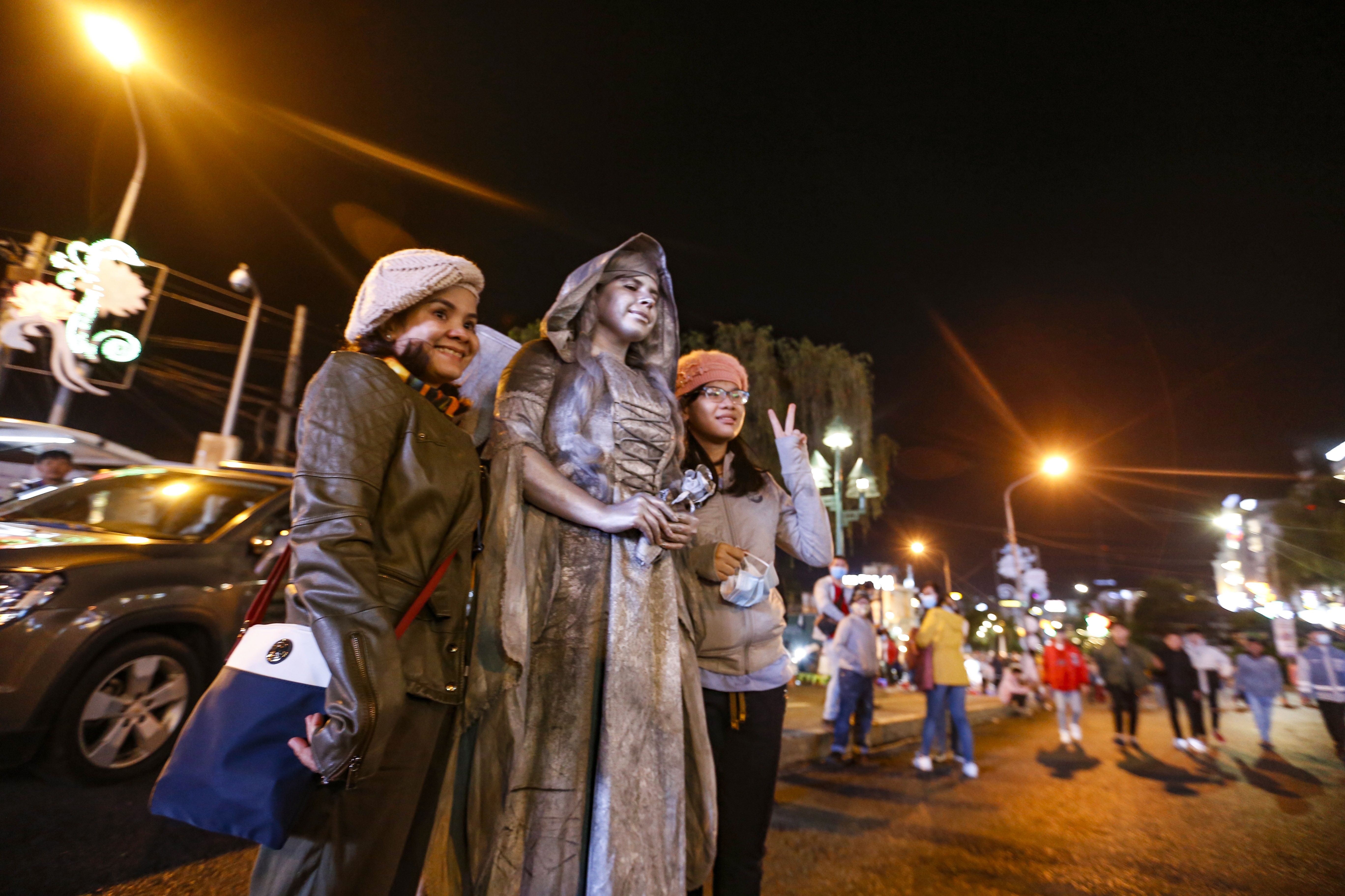 Da Lat dong duc sau gian cach xa hoi anh 10