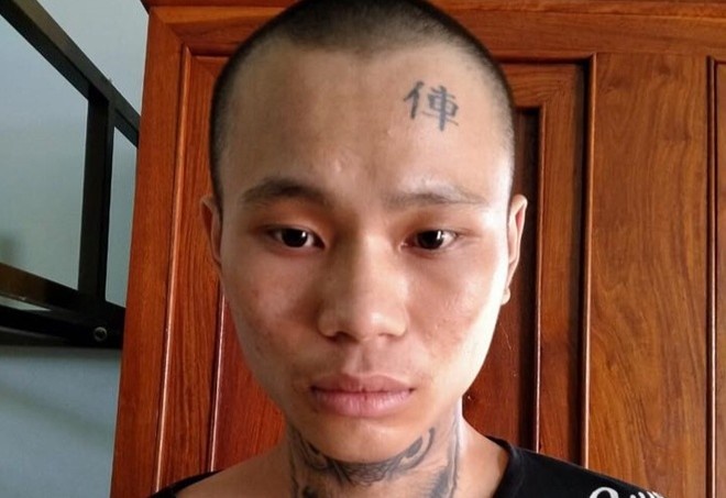Bat ten cuop co hinh xam con xe tren tran hinh anh