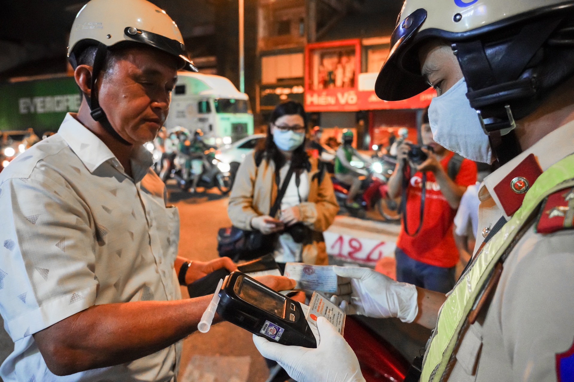 xu phat nong do con anh 4