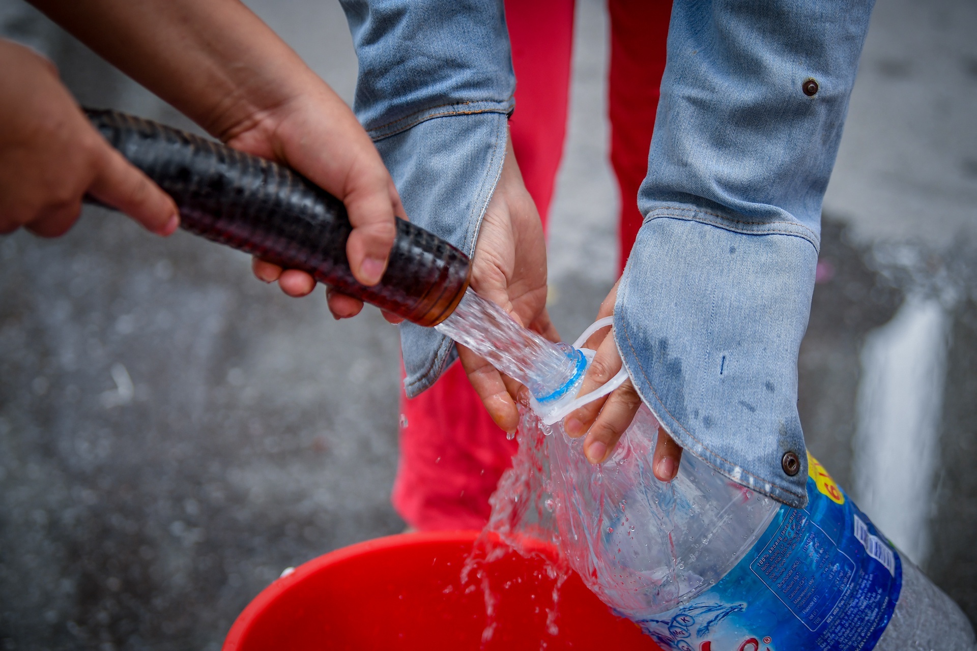 Ngung cap nuoc 2 quan tai TP.HCM trong 5 ngay toi hinh anh