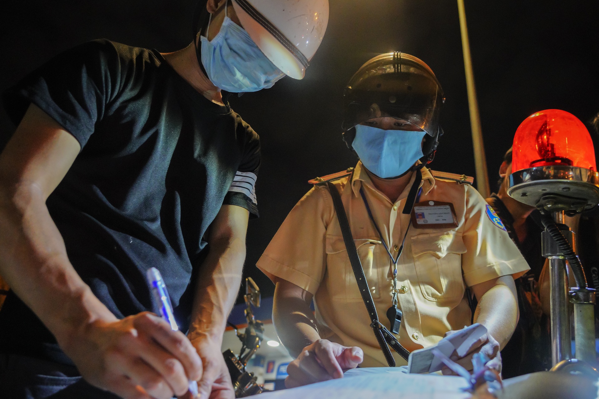 CSGT TP.HCM phat hon 5.000 xe vi pham sau 5 ngay tong kiem soat hinh anh