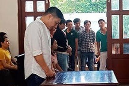 Bi ban dam chet khi dang hat 'mong kiep sau mai lam anh em' hinh anh