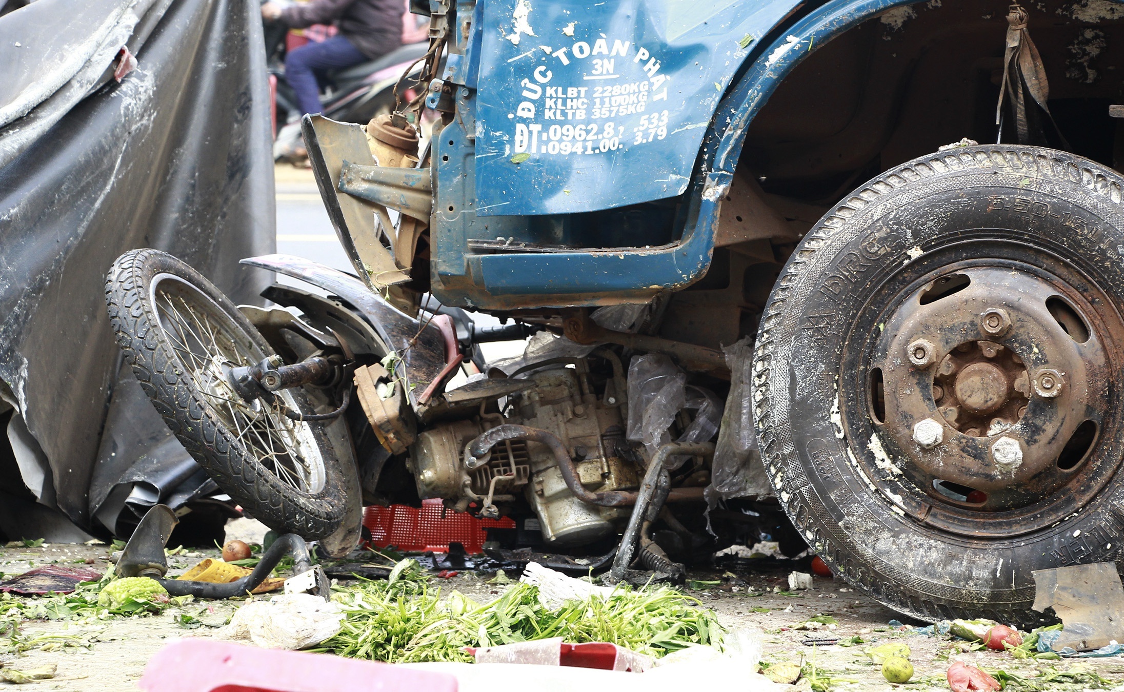 Khoanh khac oto tai lao vao cho tong chet 5 nguoi hinh anh