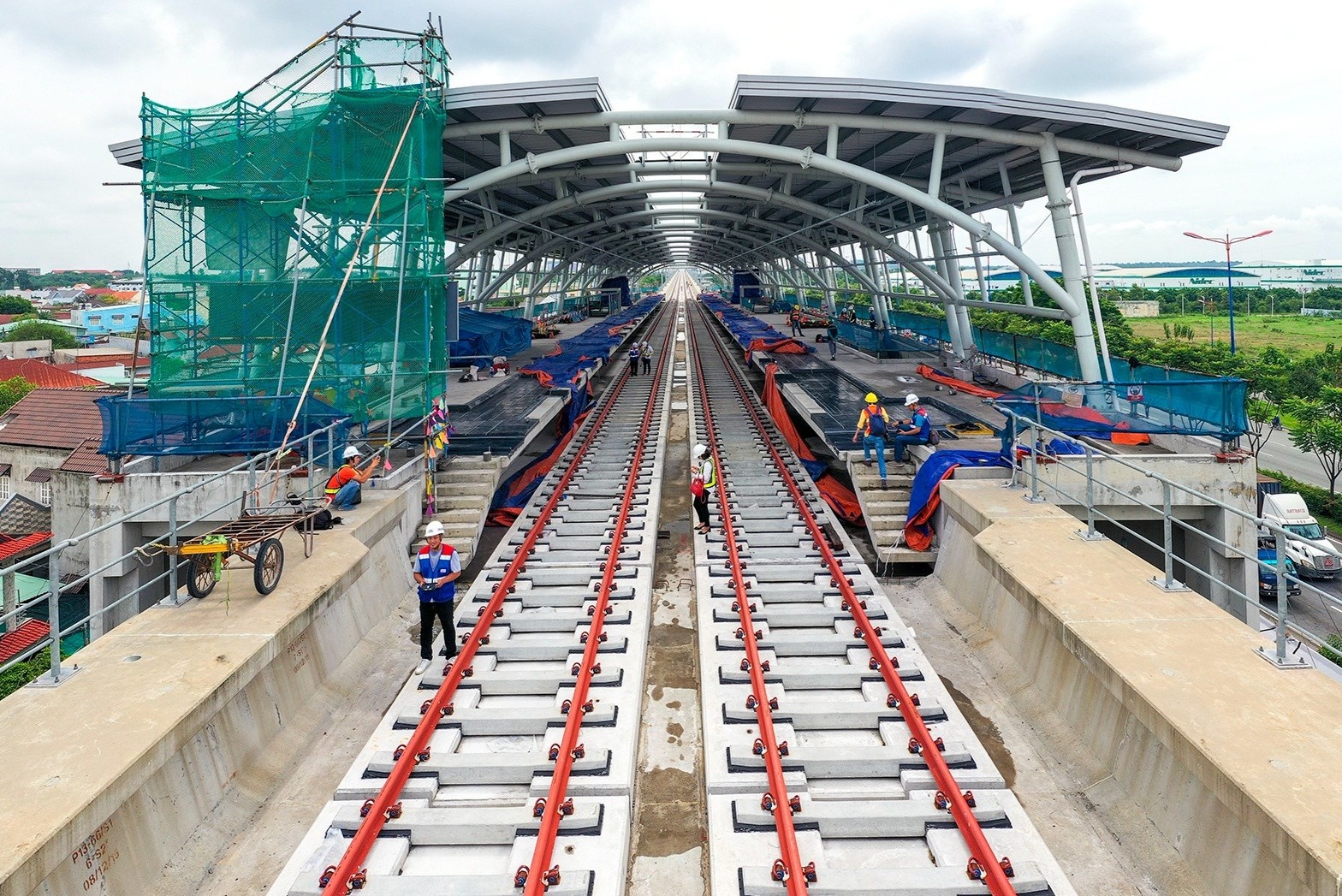 Ga Cong Nghe Cao cua tuyen metro so 1 hoan thien hinh dang hinh anh