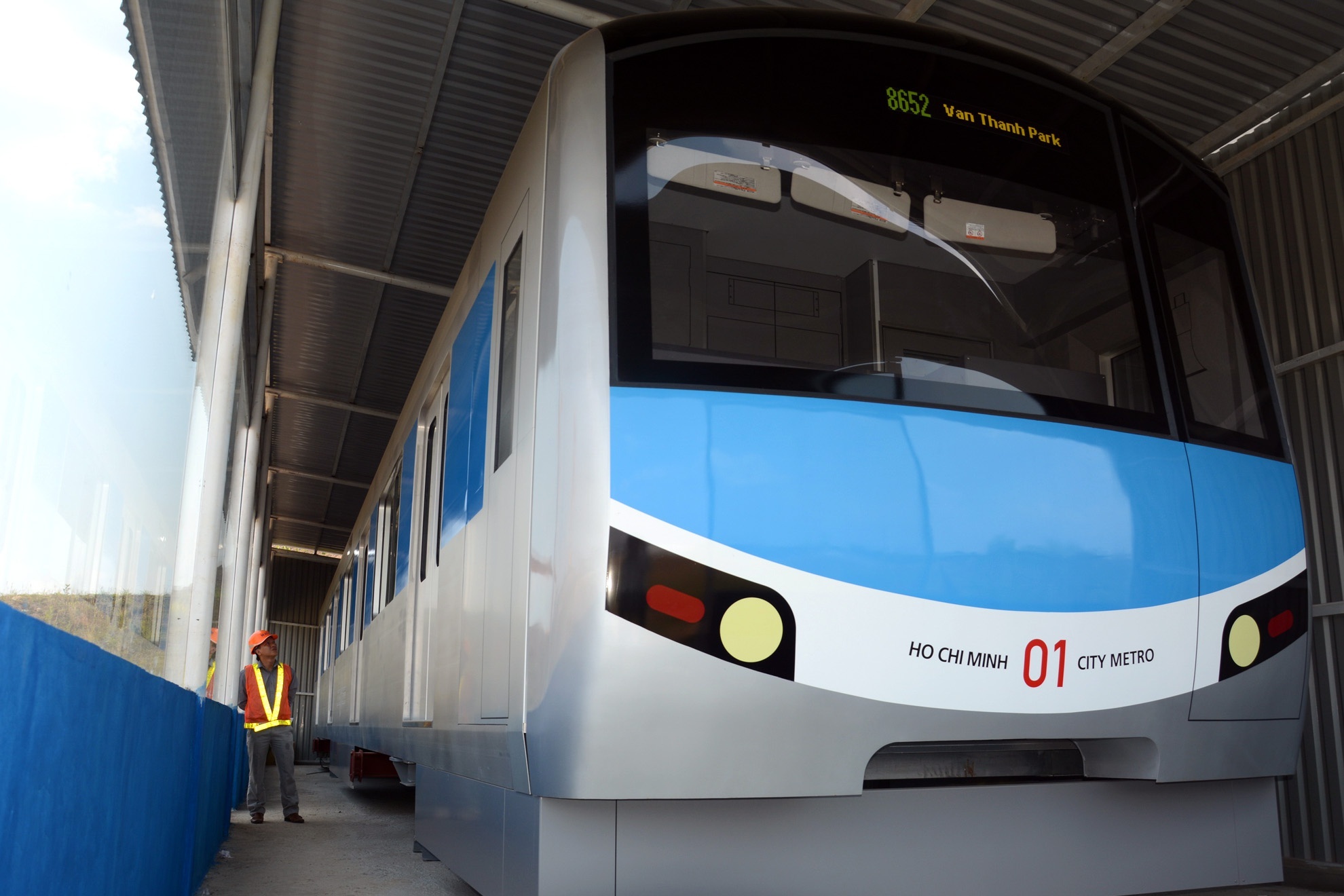 TP.HCM don tau metro dau tien vao 10/10 hinh anh