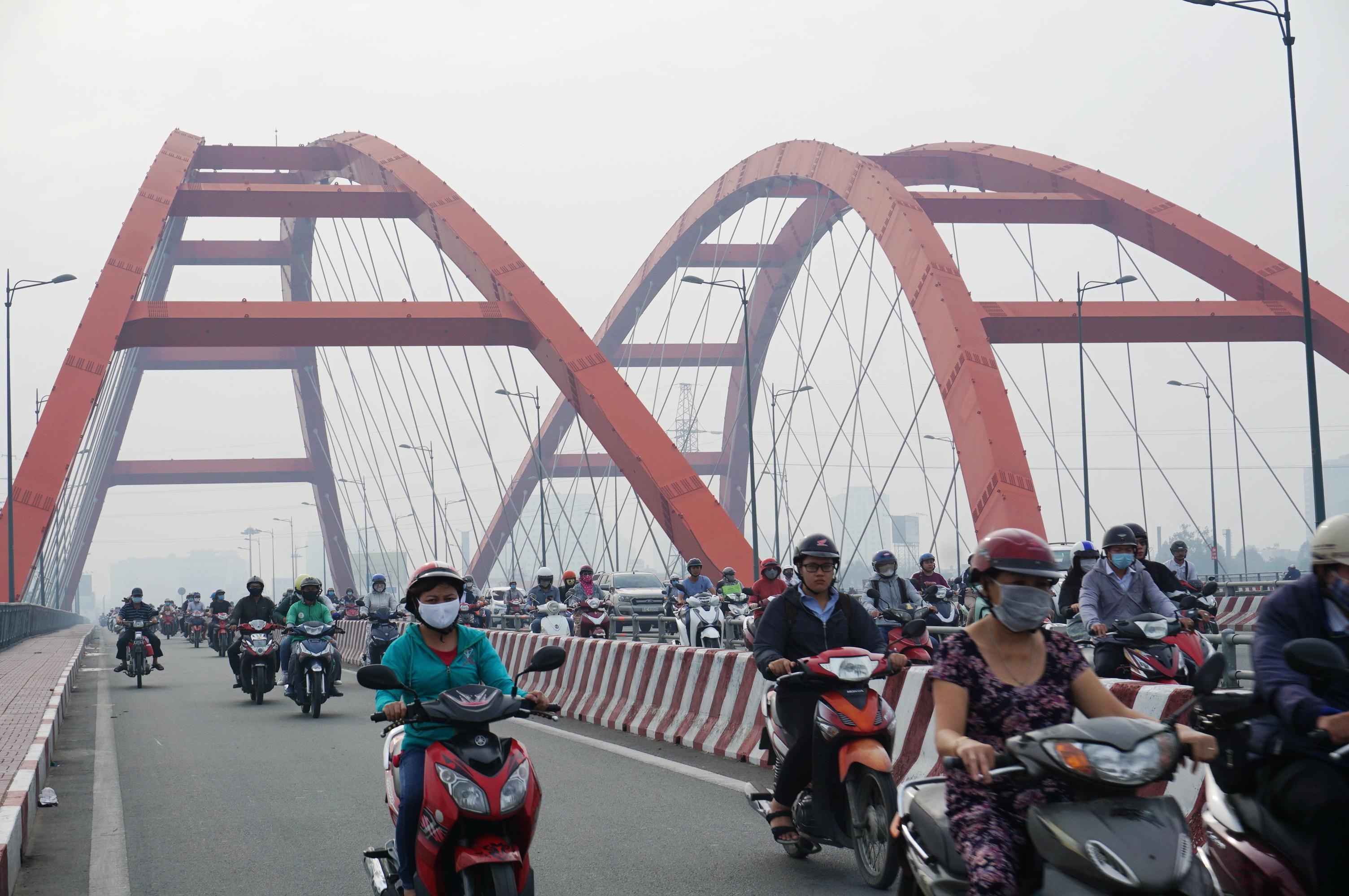 Xoa them 1 diem den tai nan giao thong o TP.HCM hinh anh