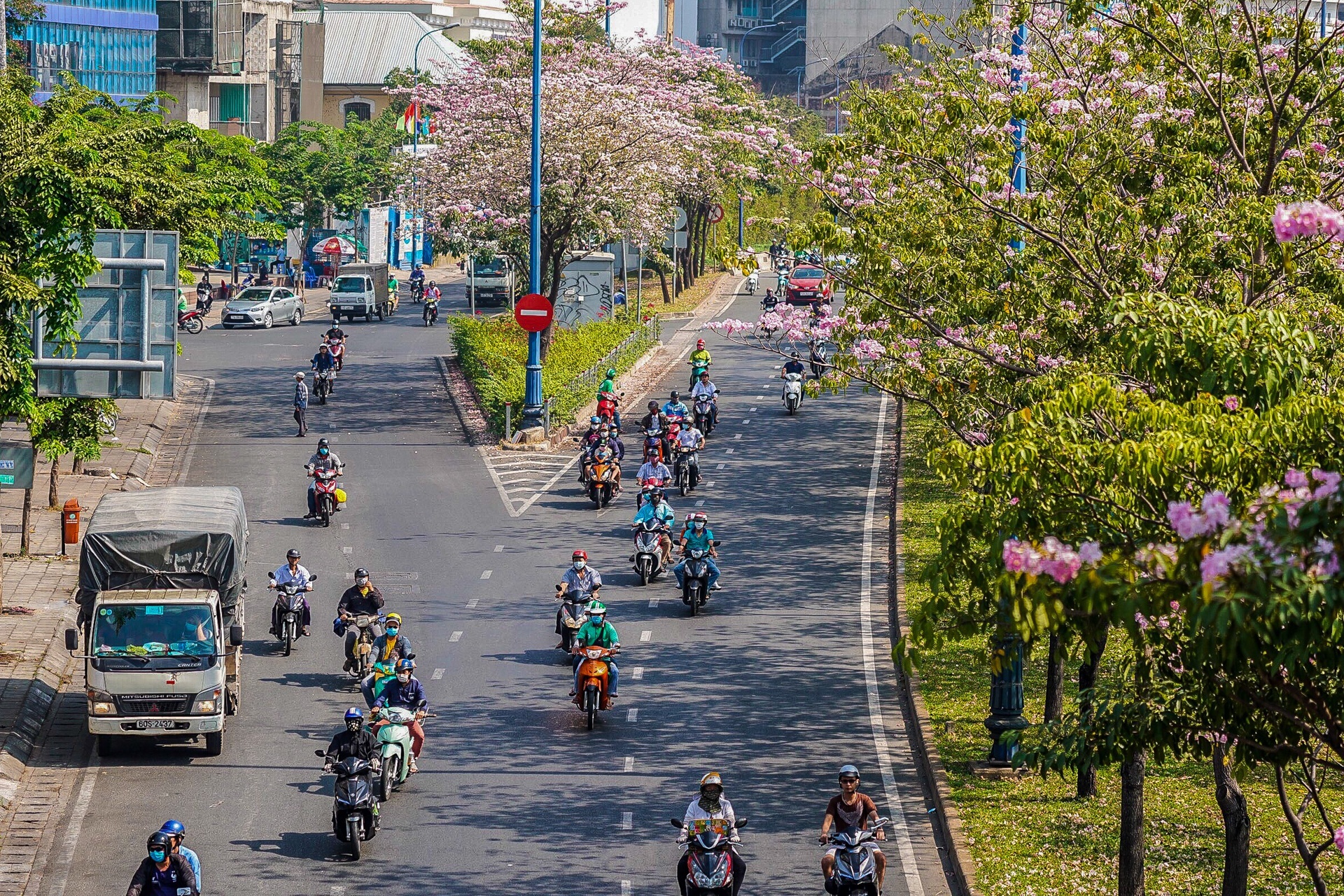 De xuat keo dai duong Vo Van Kiet tu TP.HCM toi Long An hinh anh