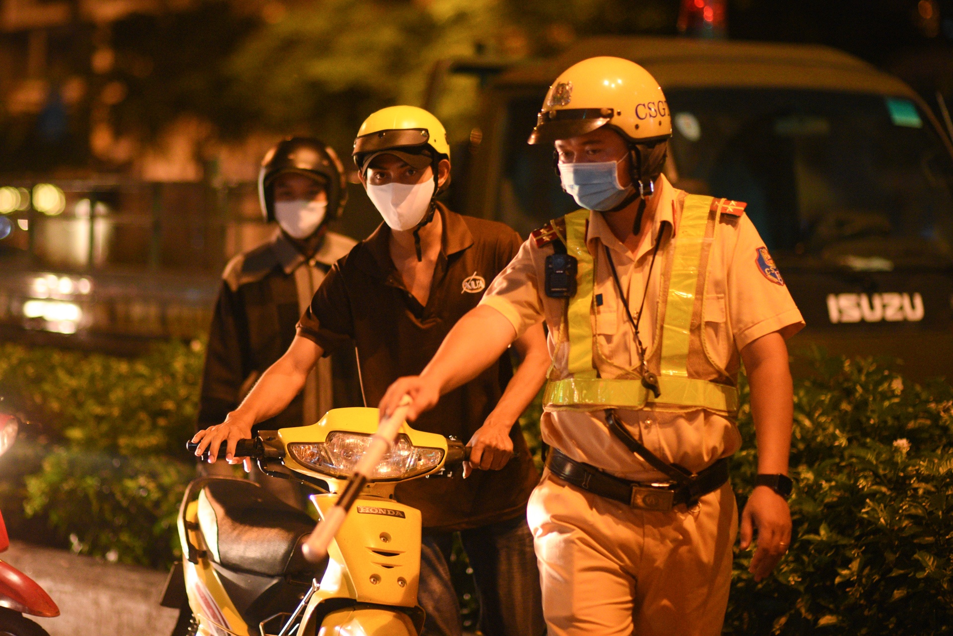 Lai xe quay dau khi thay chot kiem tra nong do con hinh anh