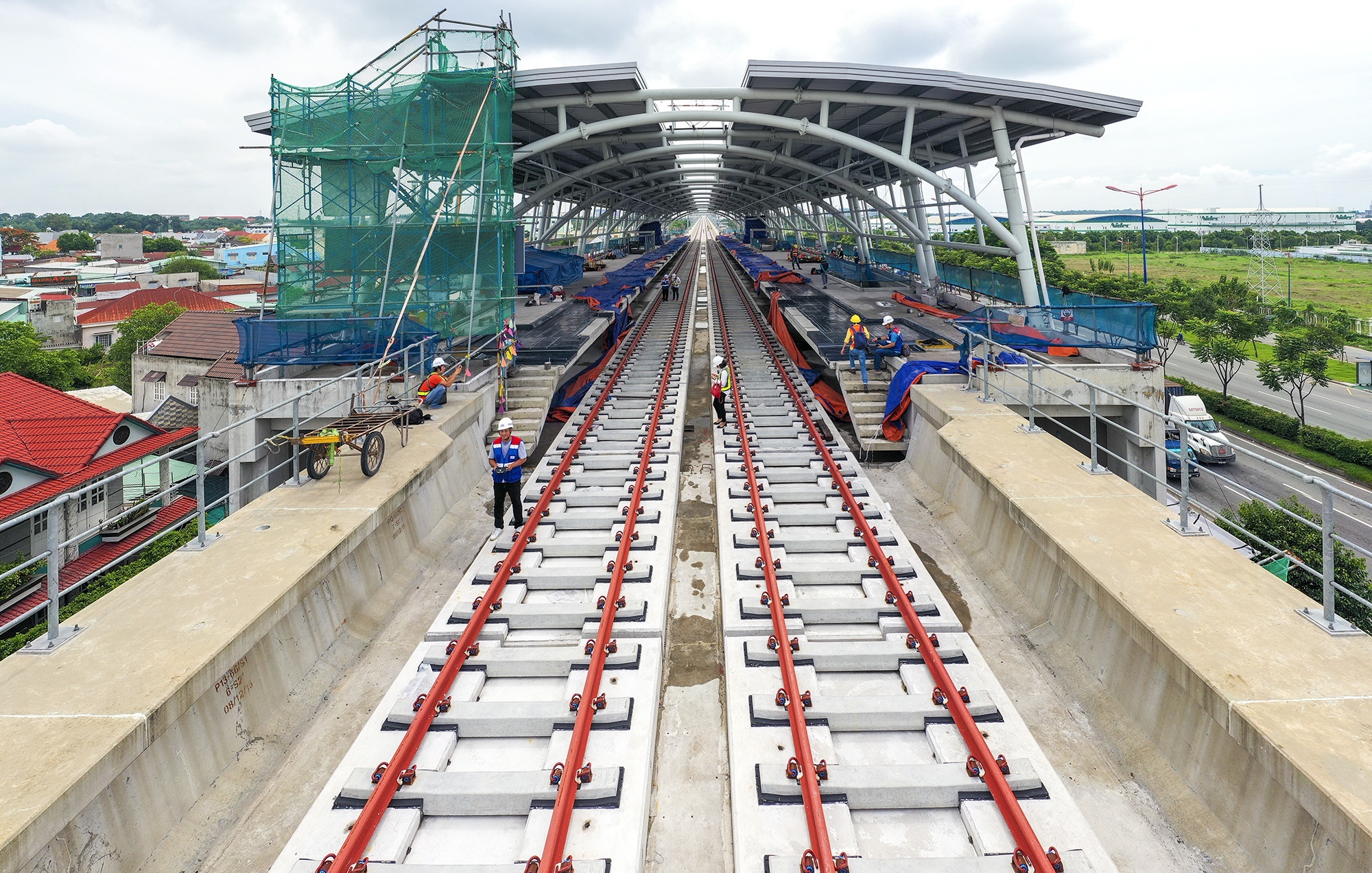 Vay 1 ty USD lam metro so 2 hinh anh