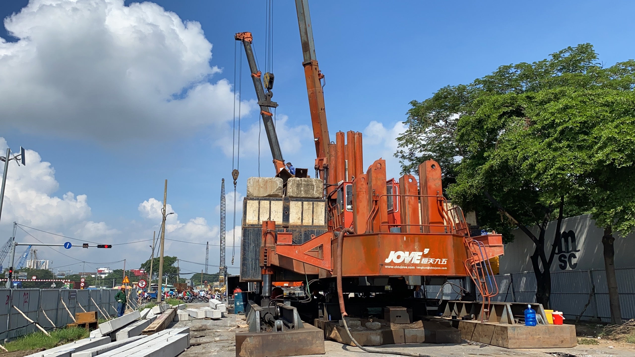 Thi cong ham chui Nguyen Van Linh - Nguyen Huu Tho hinh anh