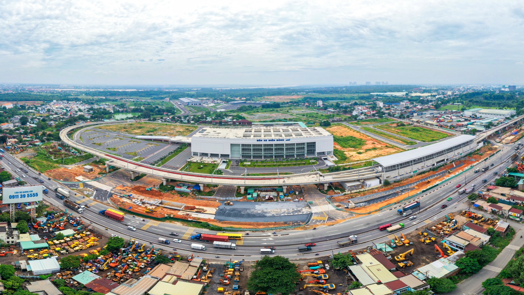 Ben xe Mien Dong moi anh 1