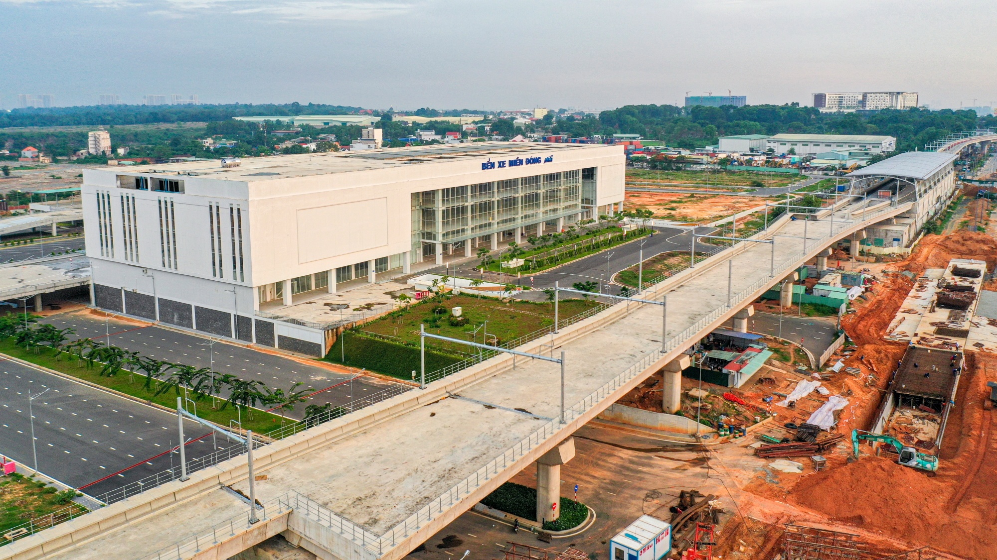 Ben xe Mien Dong moi hoat dong anh 1