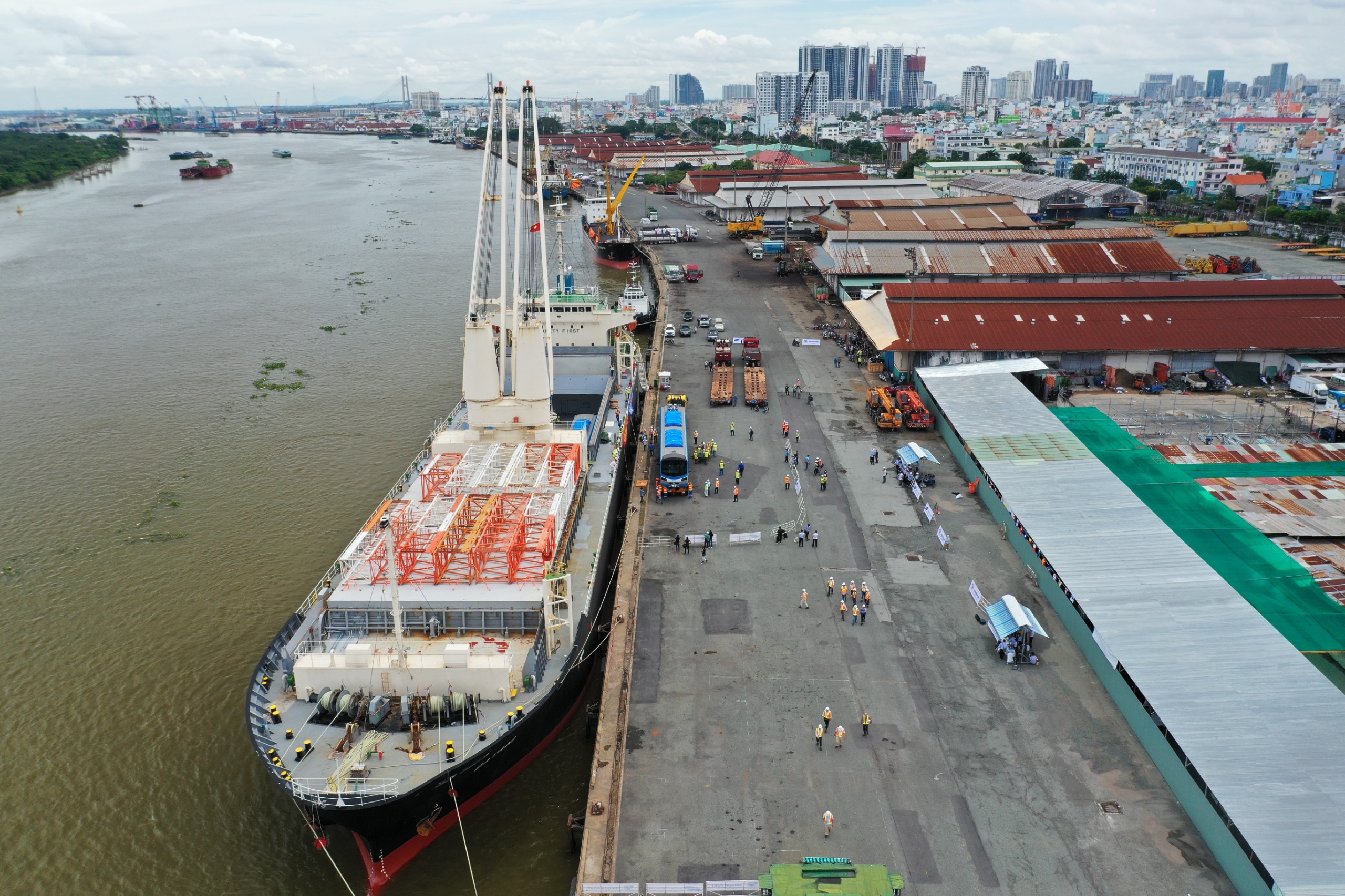 Tau metro cap Cang Khanh Hoi anh 4