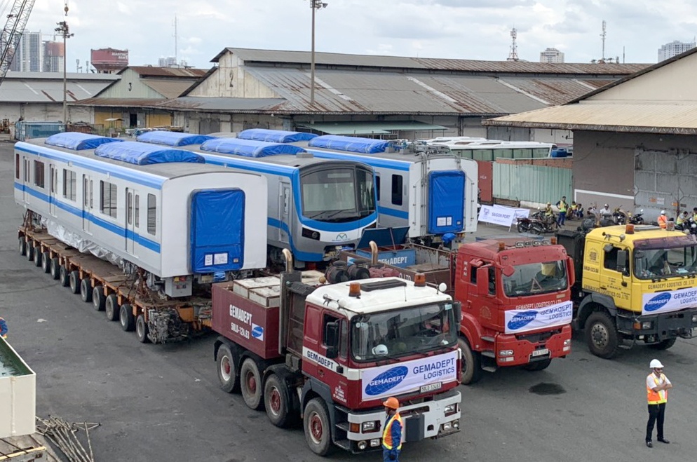 Dem nay di chuyen tau metro tu cang Khanh Hoi ve depot Long Binh hinh anh