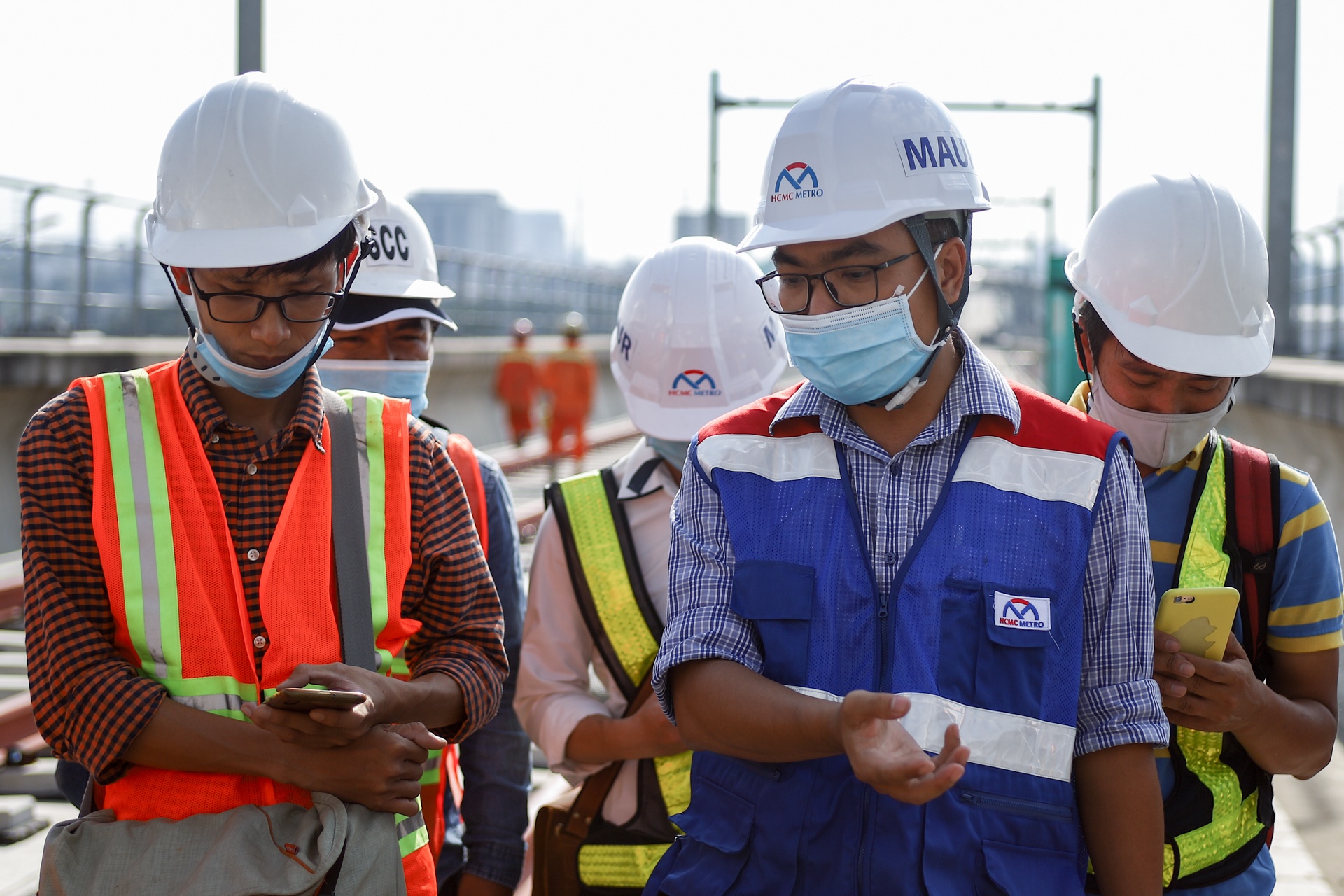 Chua ro nguyen nhan su co o dam cau can metro so 1 hinh anh