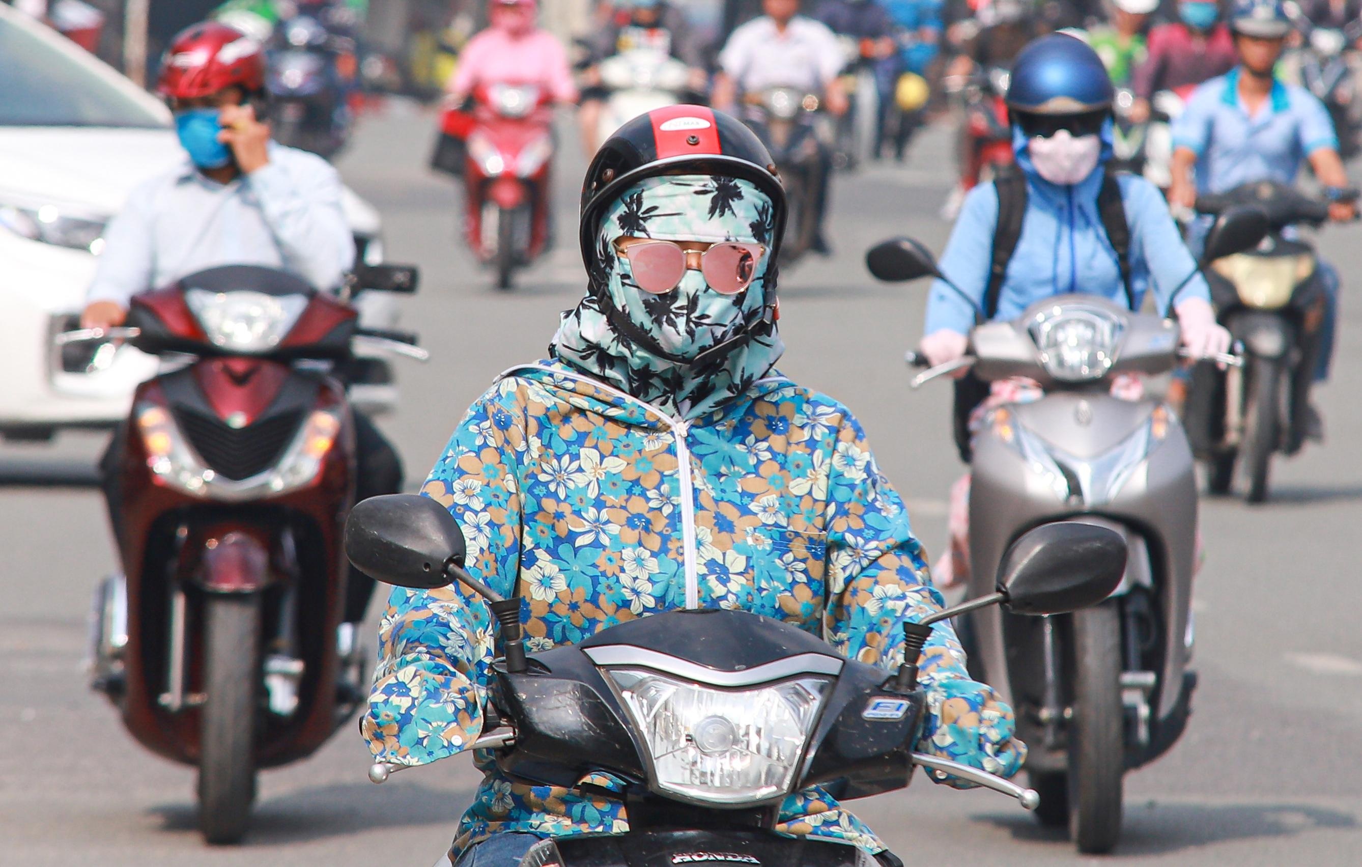 TP.HCM mo mit suong bui, khong khi o nhiem nhat ca nuoc hinh anh