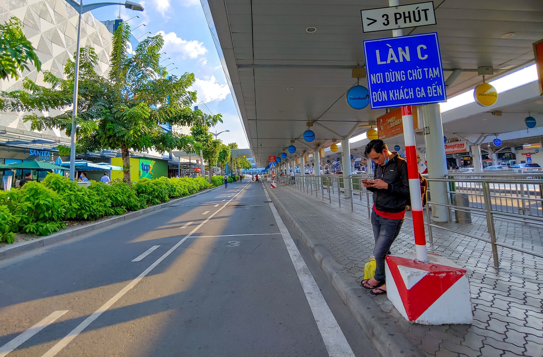 phan lan san bay Tan Son Nhat anh 4