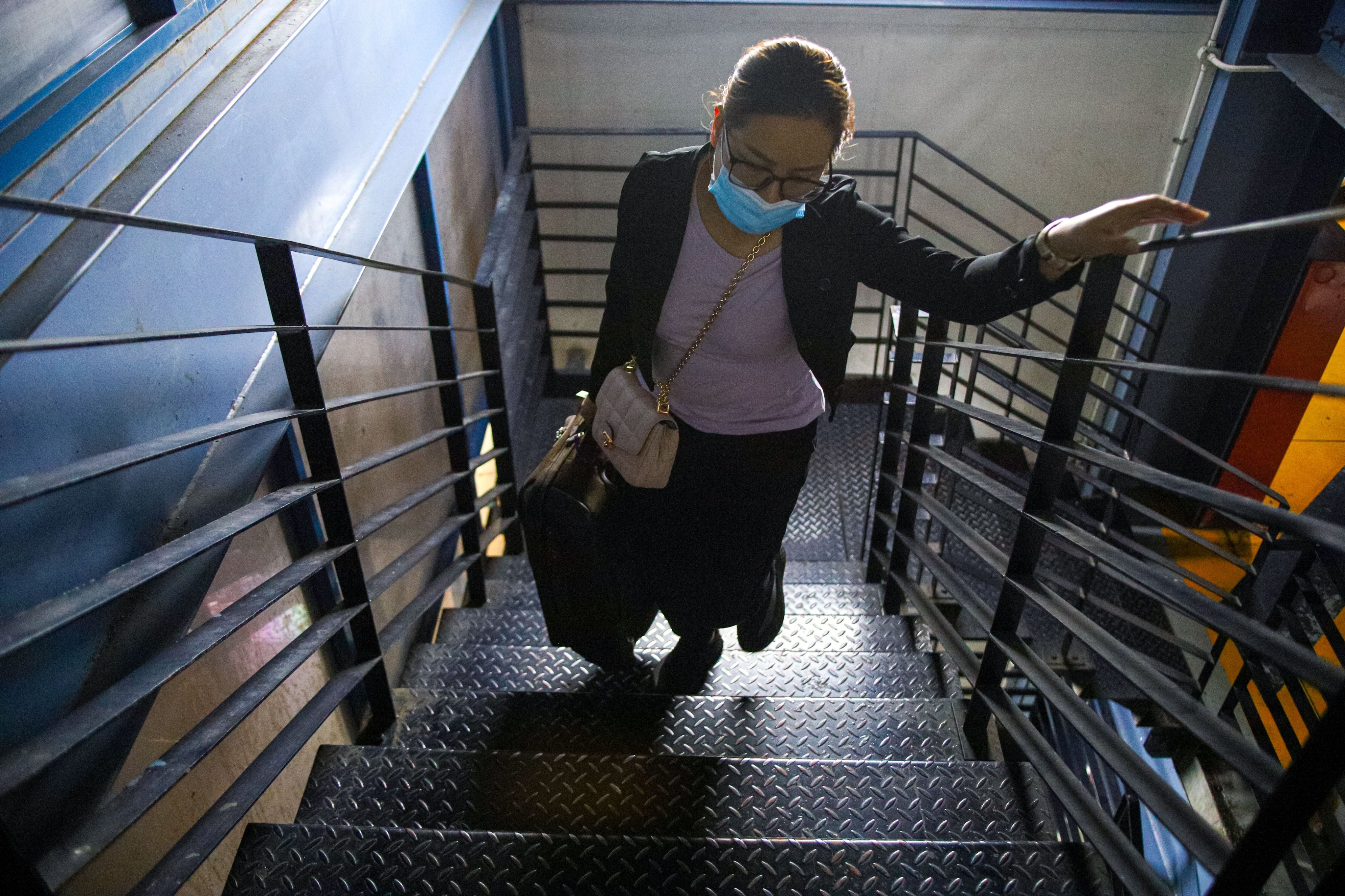 Lanh dao Cang hang khong Tan Son Nhat: Chung toi khong the lam gi khac hinh anh