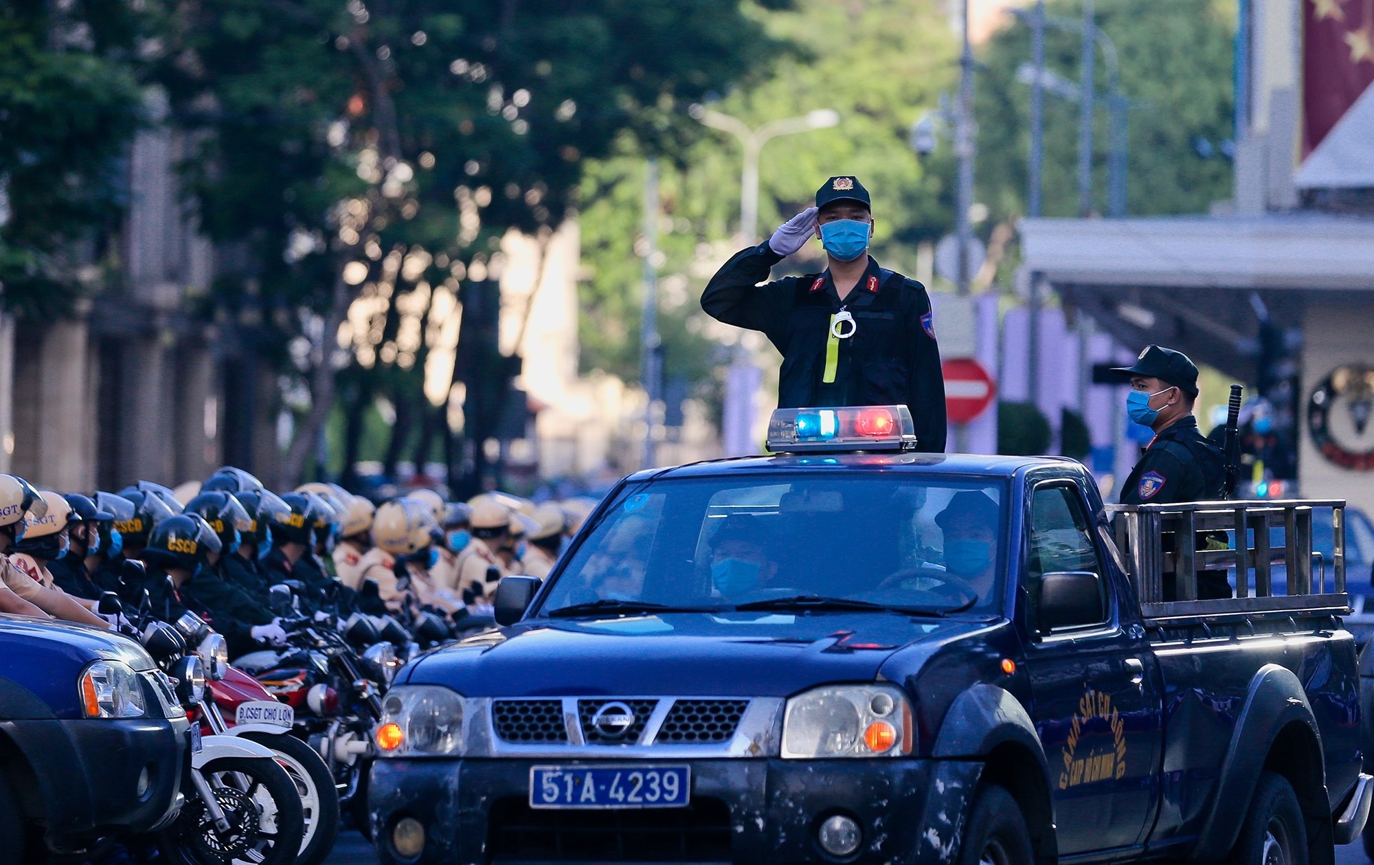 Cong an TP.HCM tran ap toi pham anh 10