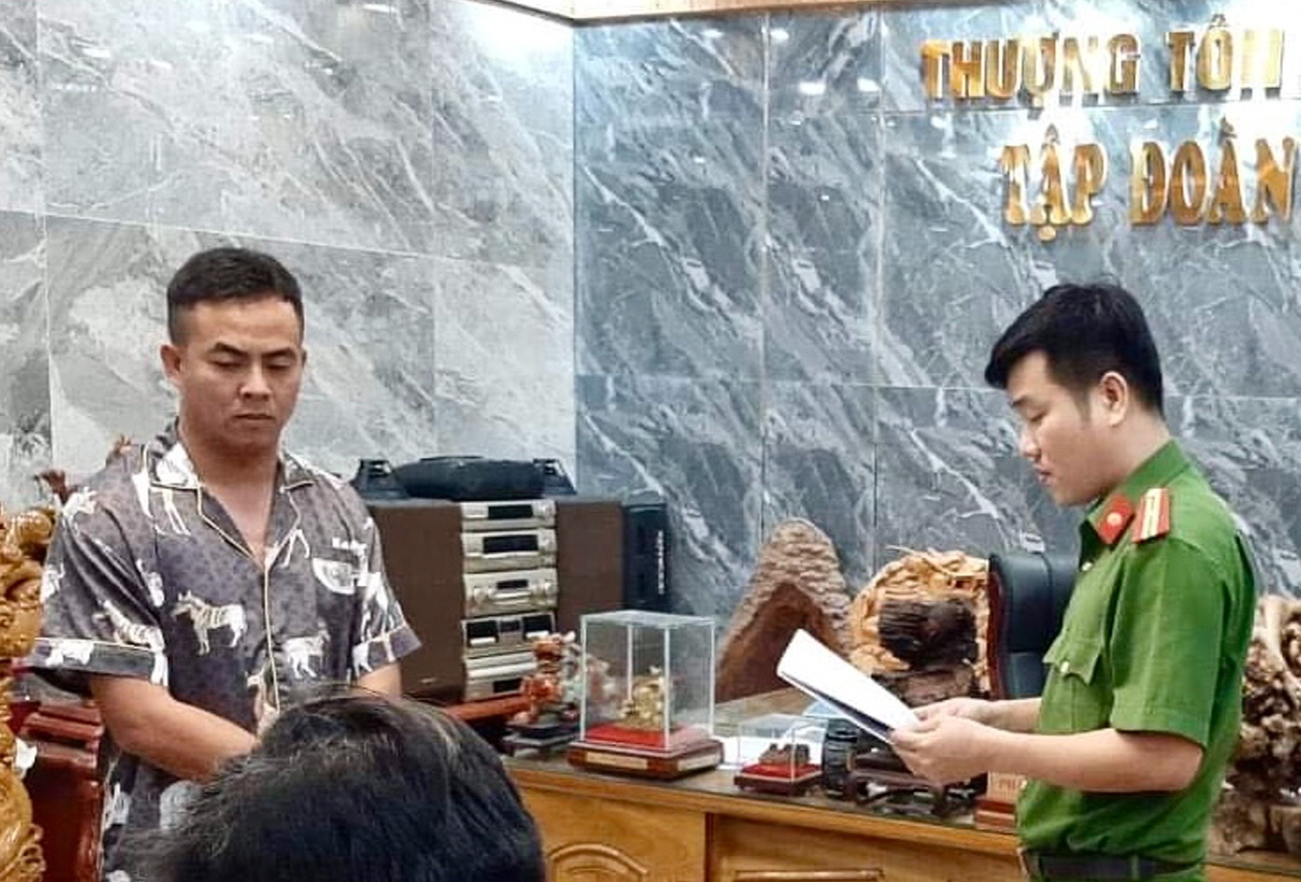 Bắt giám đốc lừa đảo ảnh 1 Bat giam doc lua dao anh 1