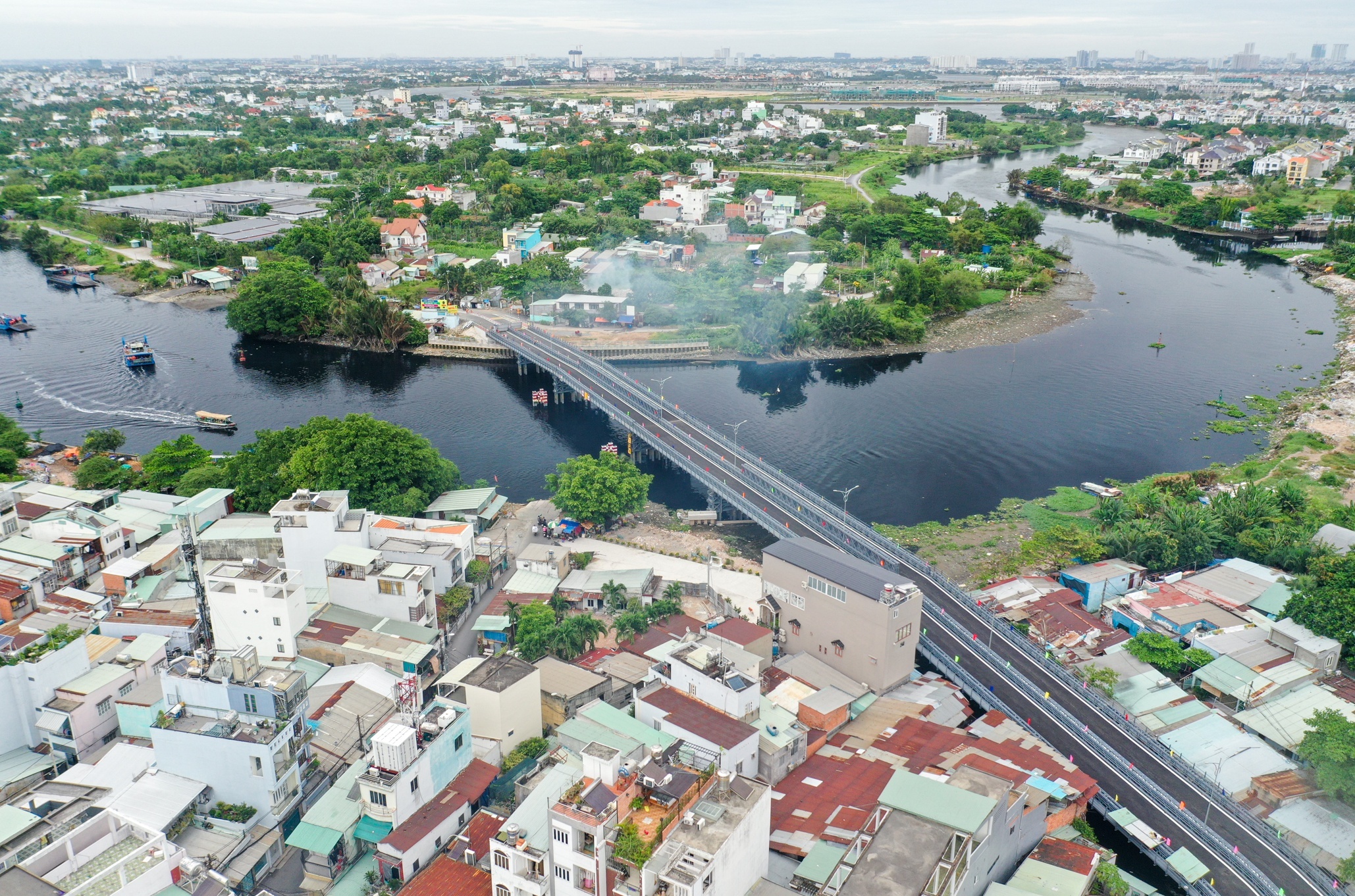 Thong xe cau An Phu Dong anh 2