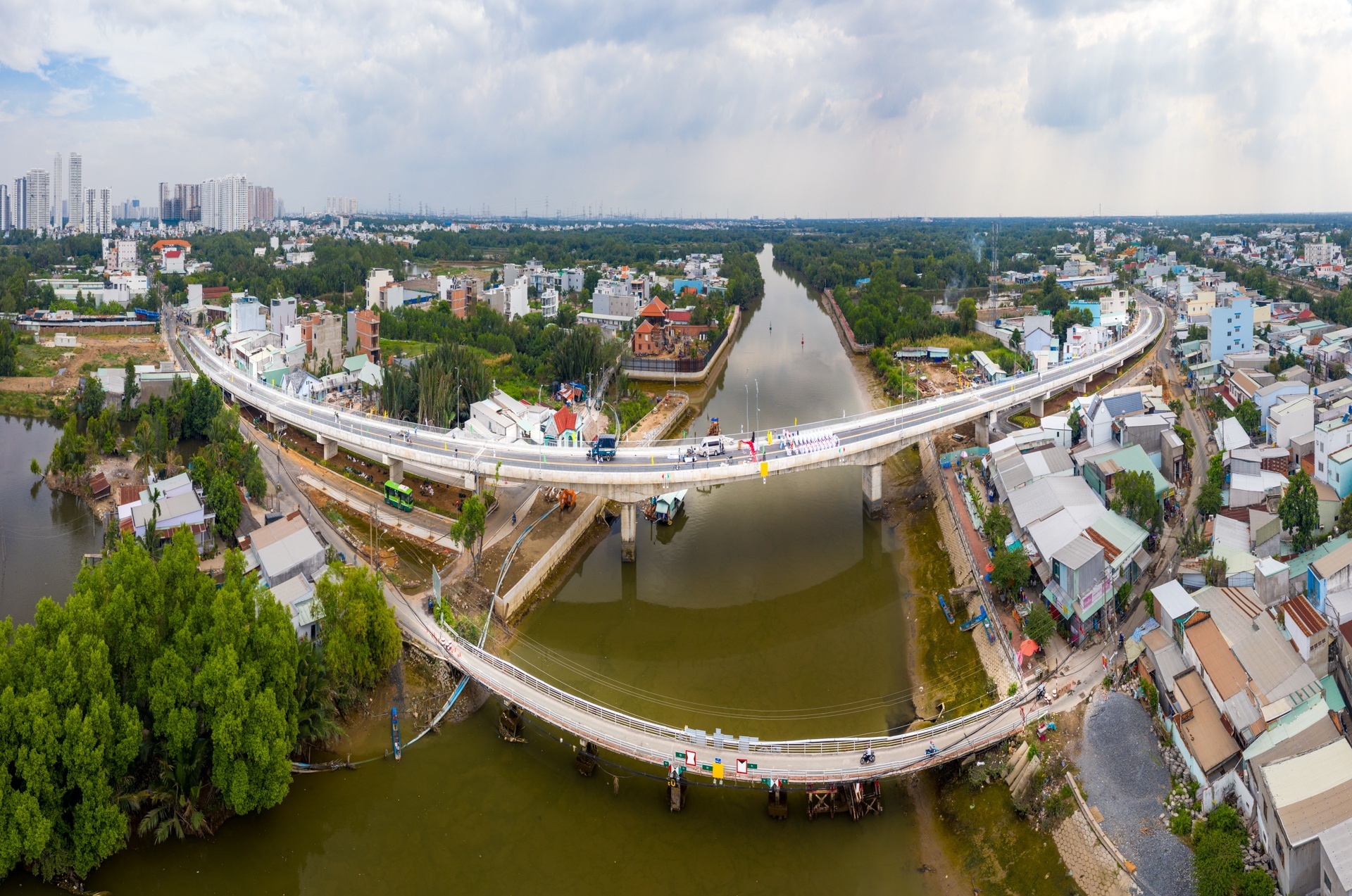 'Cay cau lan dan' o TP.HCM hoan thanh sau 8 nam hinh anh