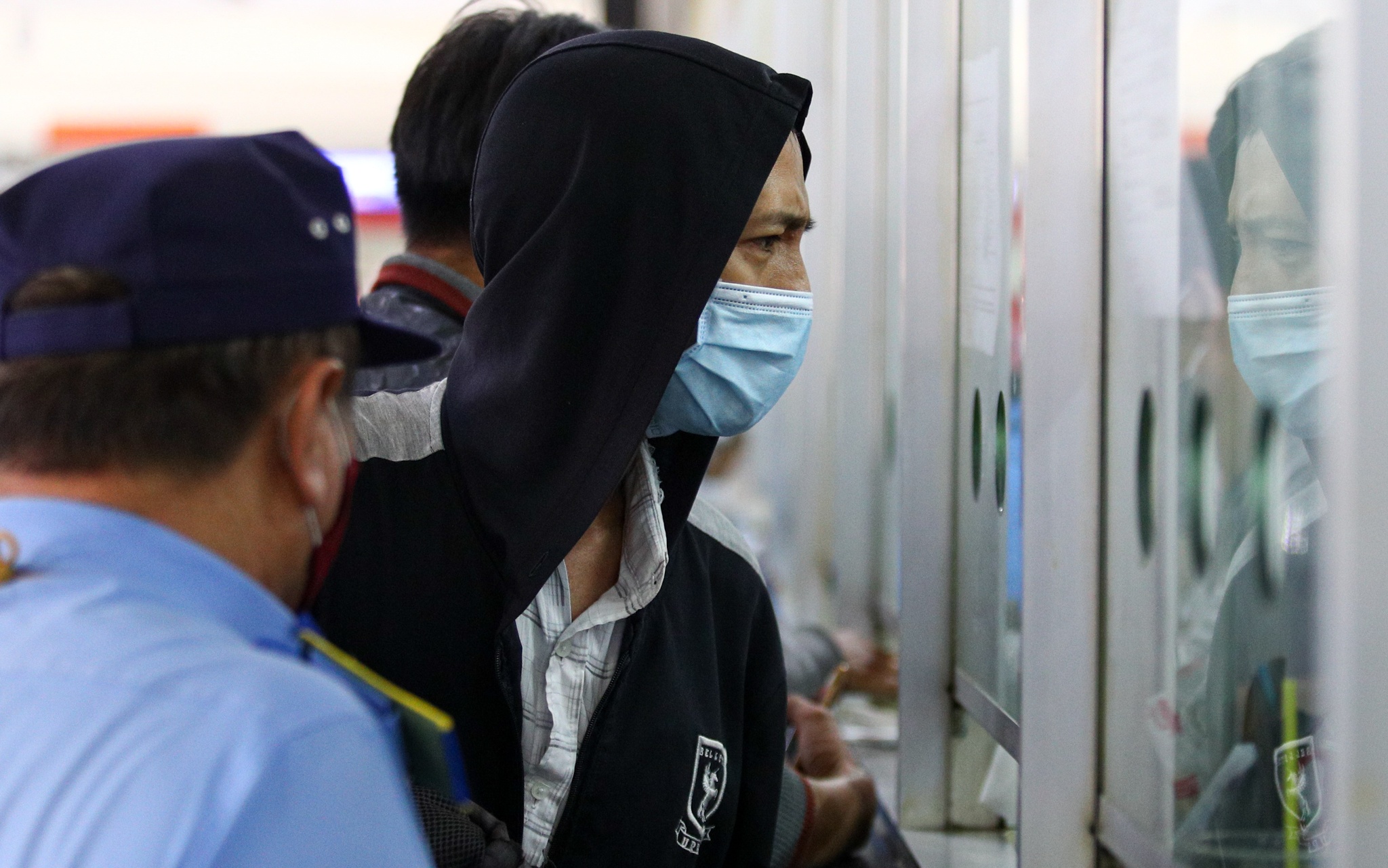 khach o at tra ve anh 3