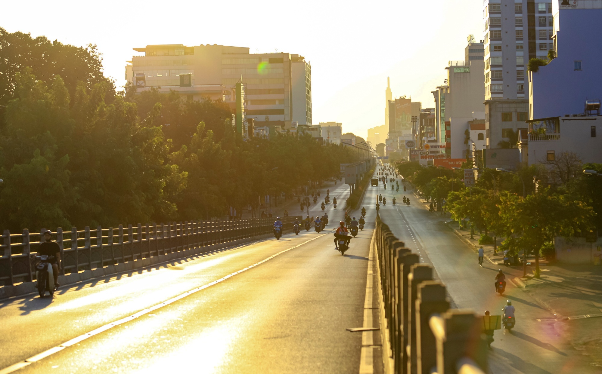 TP.HCM nang rao, UV o nguong an toan hinh anh
