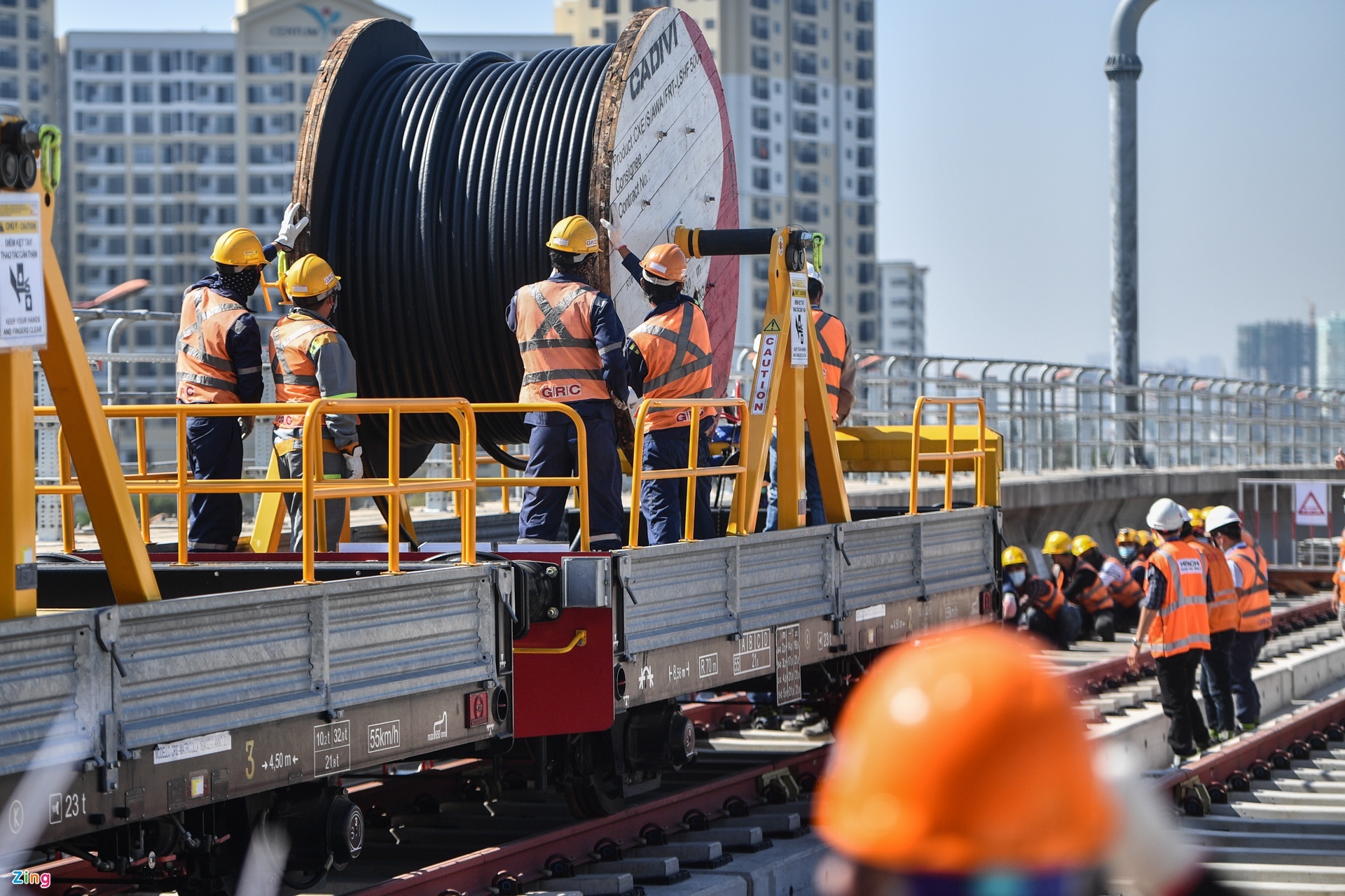 thi cong cap dien metro so 1 anh 1