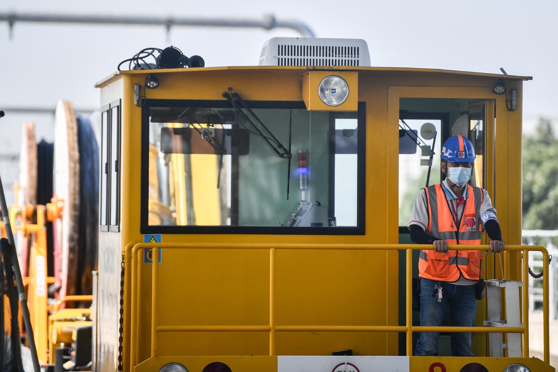 thi cong cap dien metro so 1 anh 5