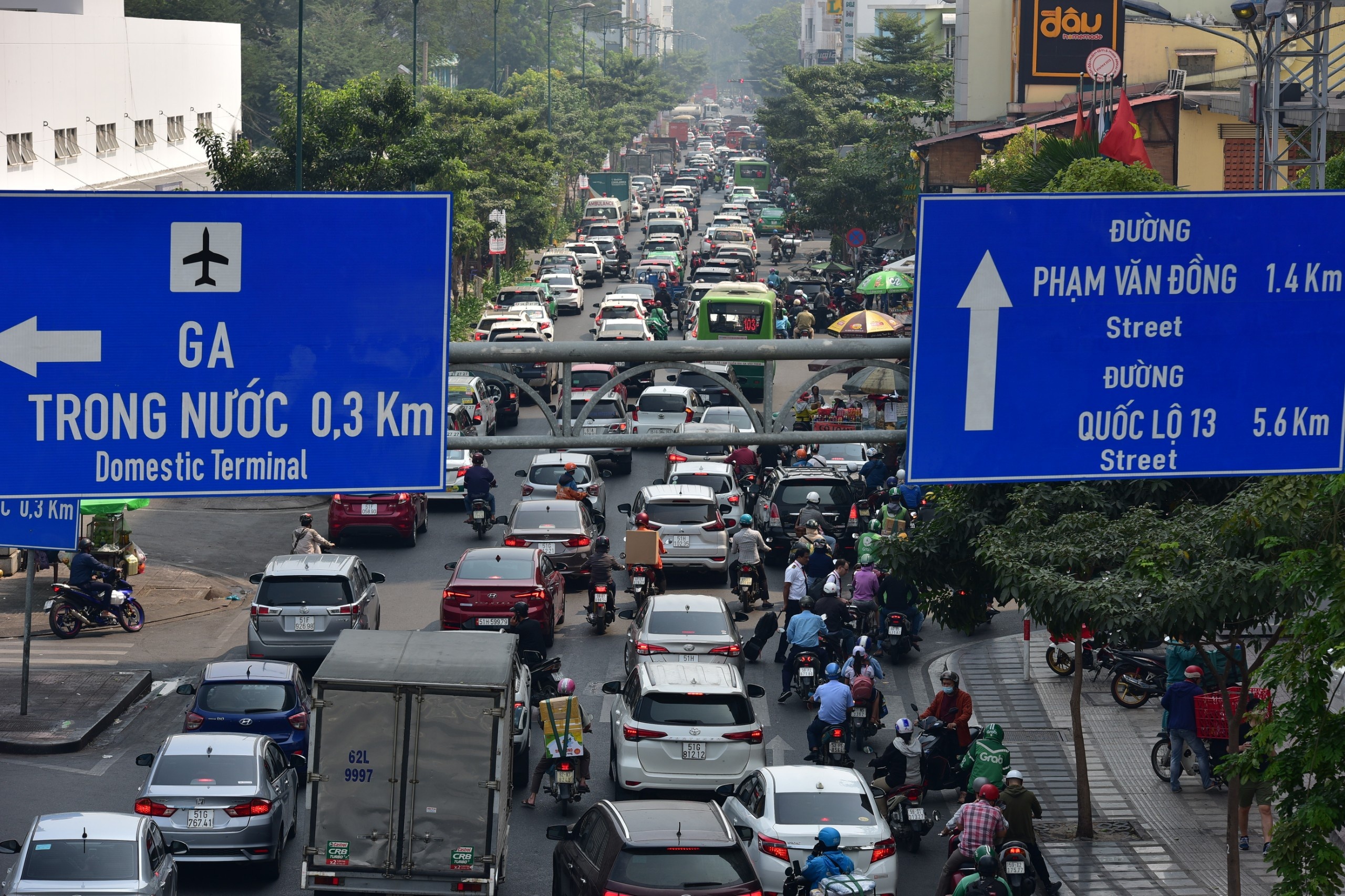 Kien nghi som giao dat quoc phong lam duong noi san bay Tan Son Nhat hinh anh