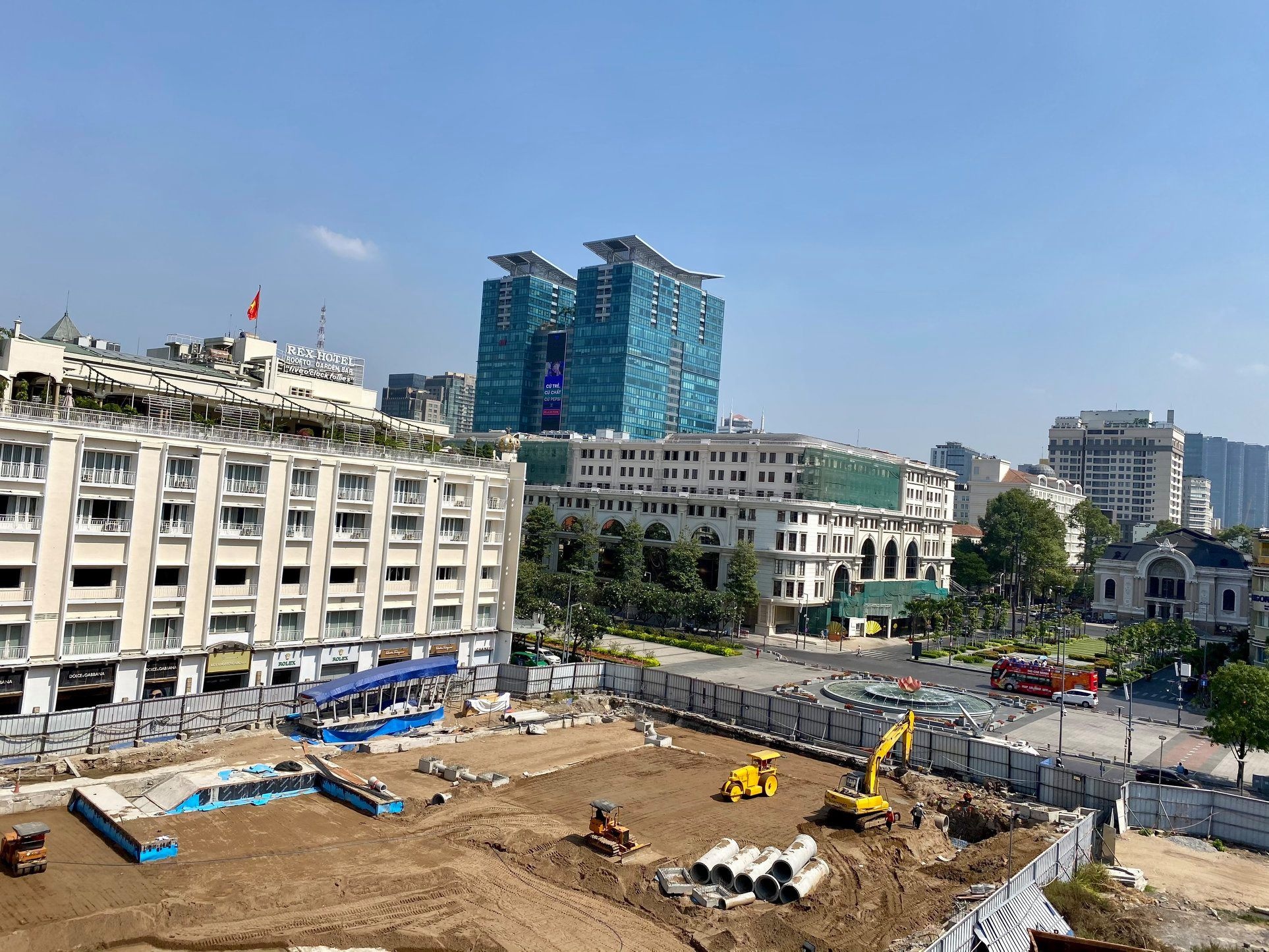 Thang 4, rao chan metro so 1 tren duong Le Loi se duoc thao do hinh anh