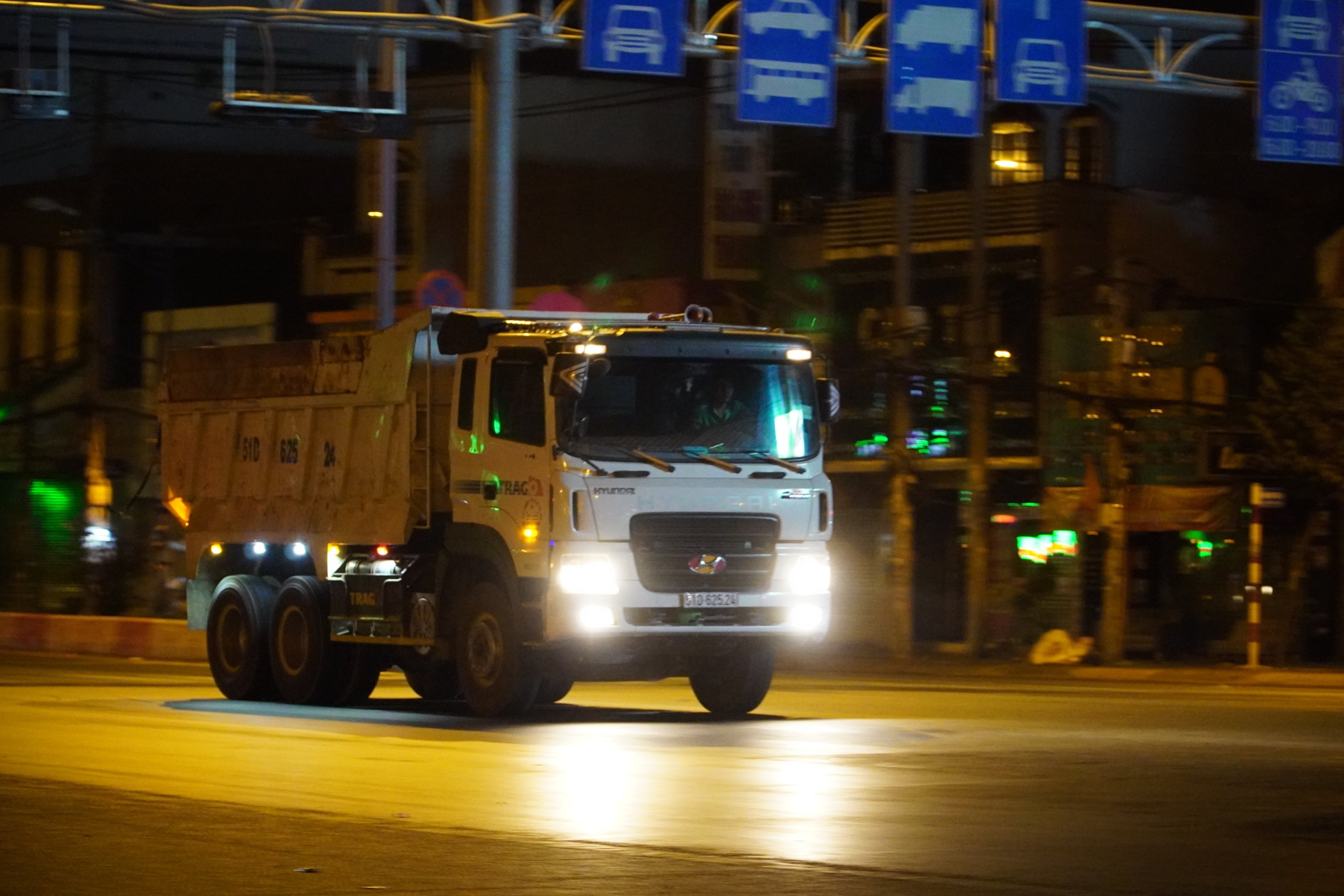 xe ben tung hoanh sau 22h anh 2