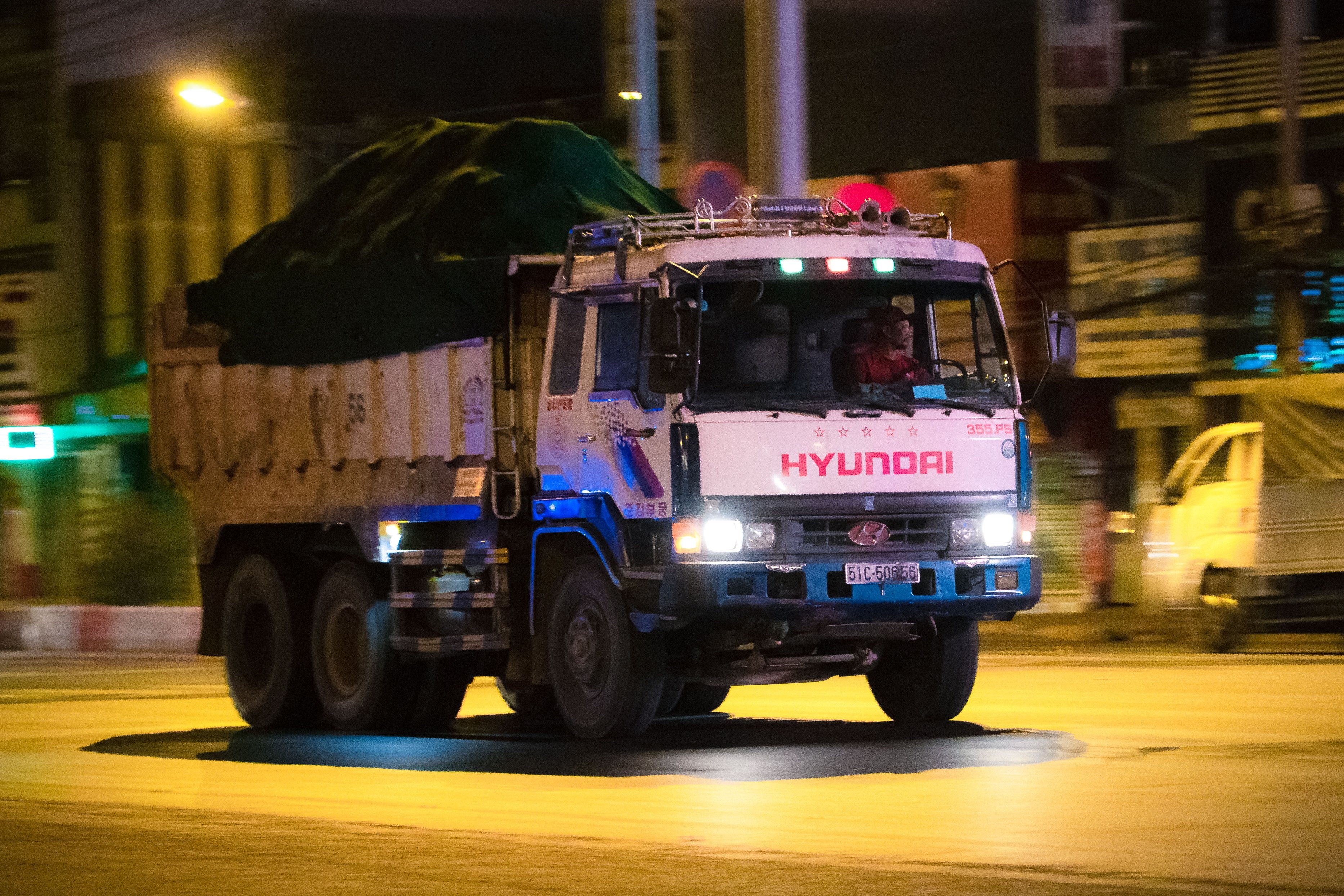 xe ben tung hoanh sau 22h anh 1