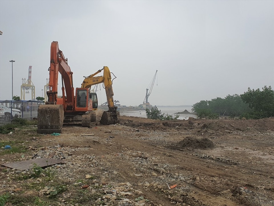 Ngang nhien mang may ui den lan chiem dat o ben pha Dinh Vu hinh anh