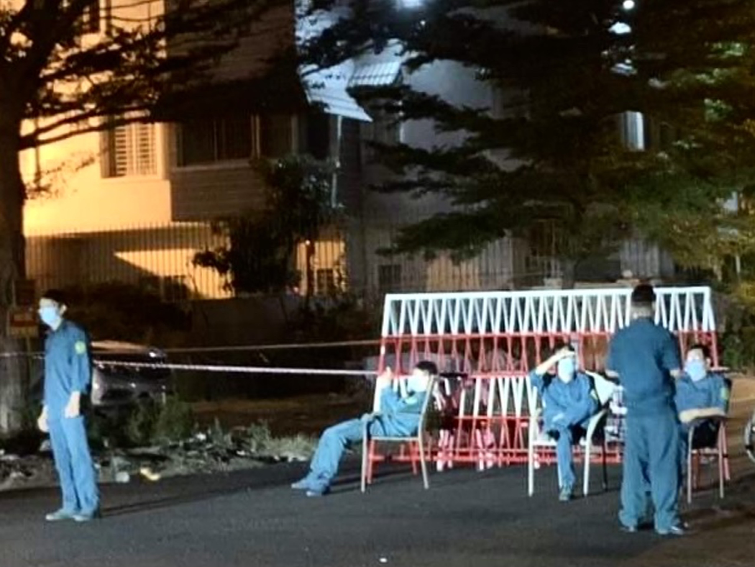 Phong toa khu pho o Binh Duong vi nghi co ca mac Covid-19 hinh anh