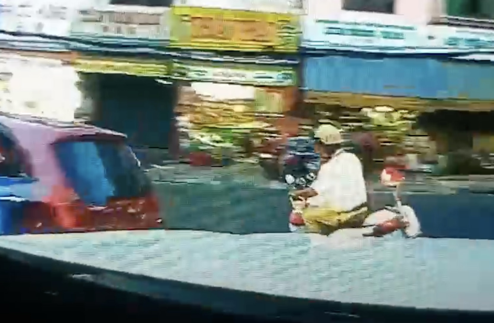 CSGT dep duong cho xe cho benh nhan nguy kich di cap cuu hinh anh