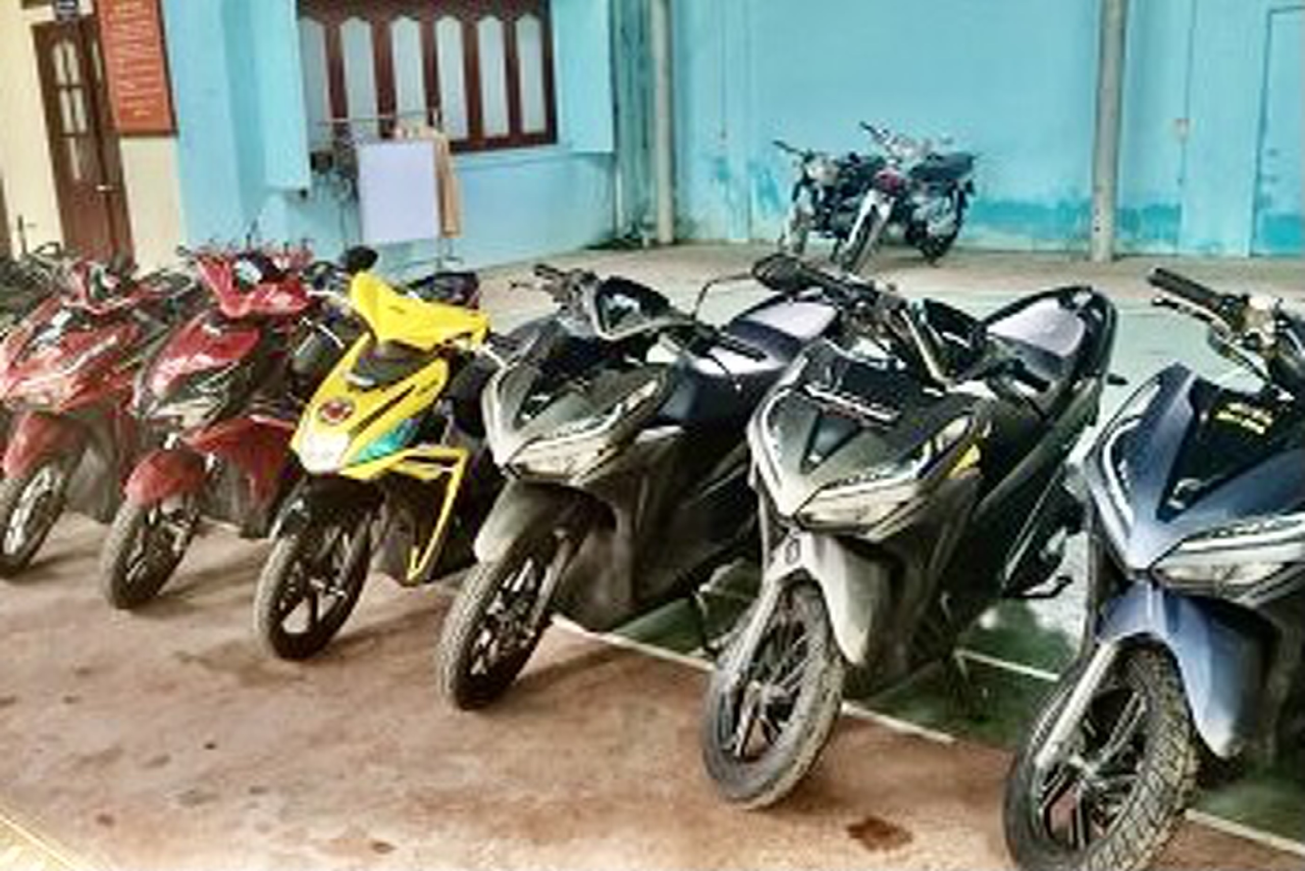 CGST TP.HCM bắt nhiều nhóm nẹt pô,  chạy xe gây rối ảnh 1 CGST TP.HCM bat nhieu nhom net po,  chay xe gay roi anh 1