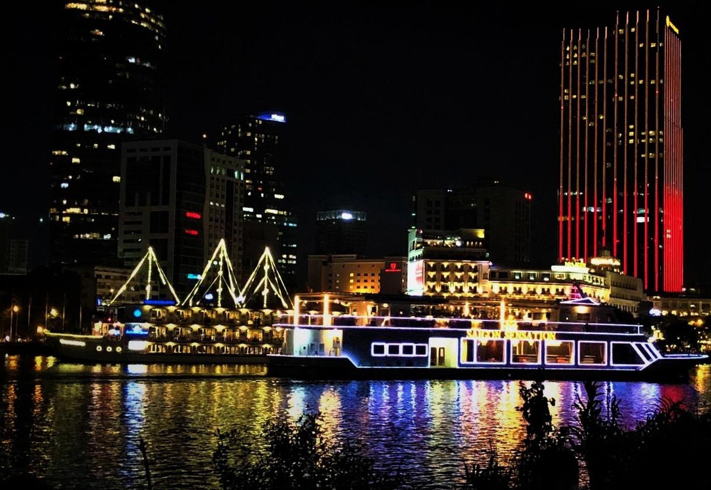 TP.HCM yeu cau di doi tau Elisa anh 1