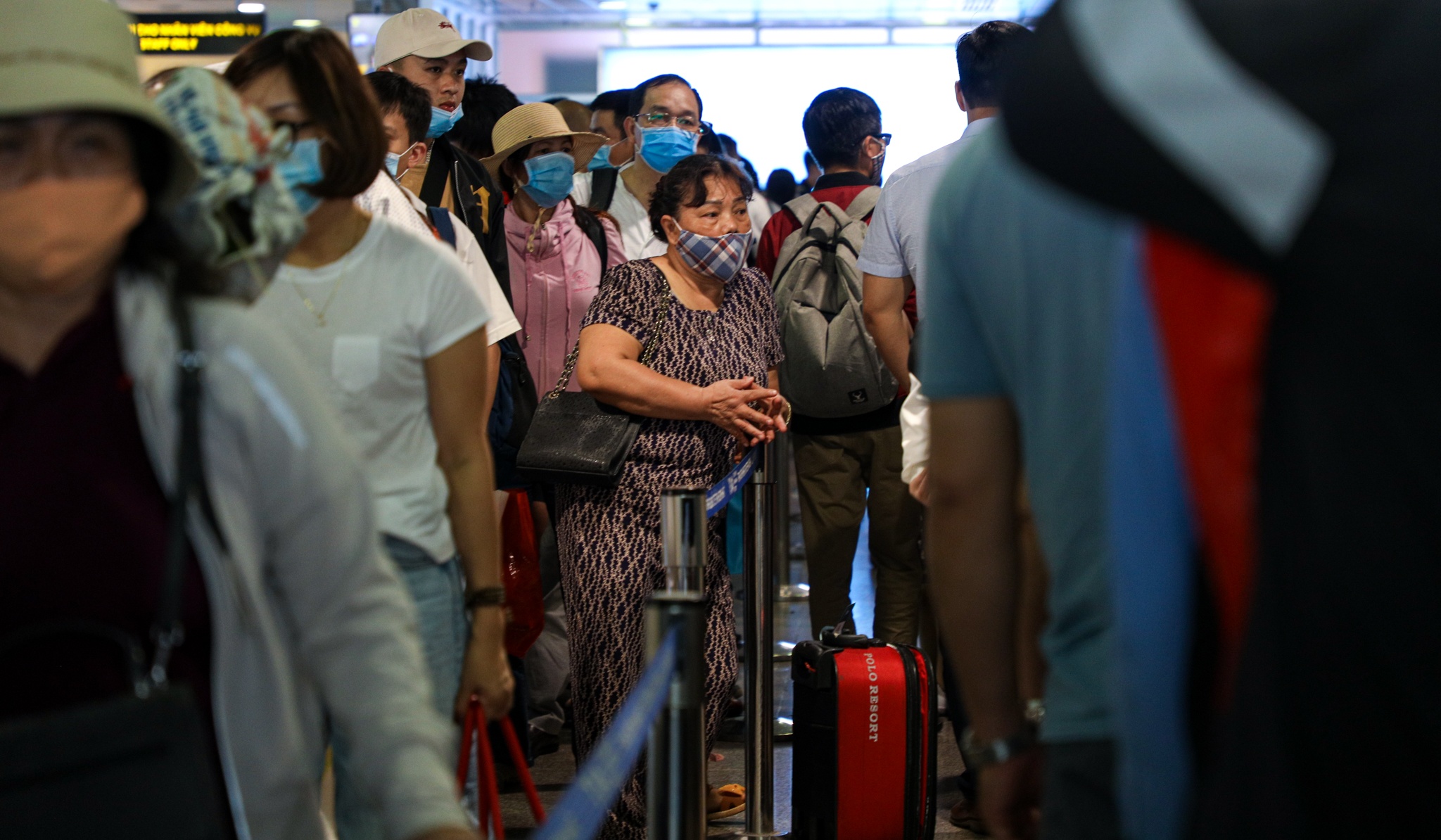Chuyen gi dang dien ra o nha ga san bay Tan Son Nhat? hinh anh