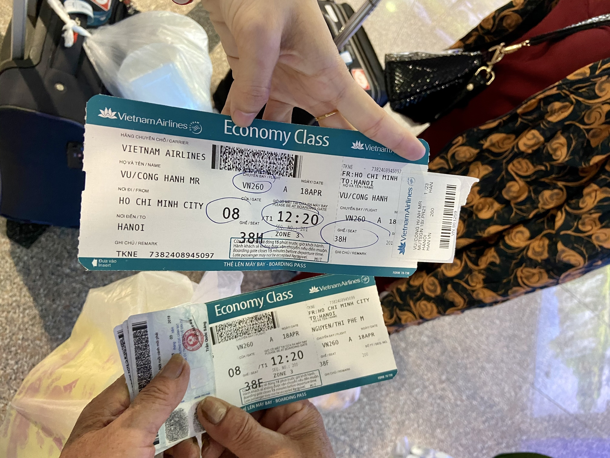 un tac san bay Tan Son Nhat anh 2