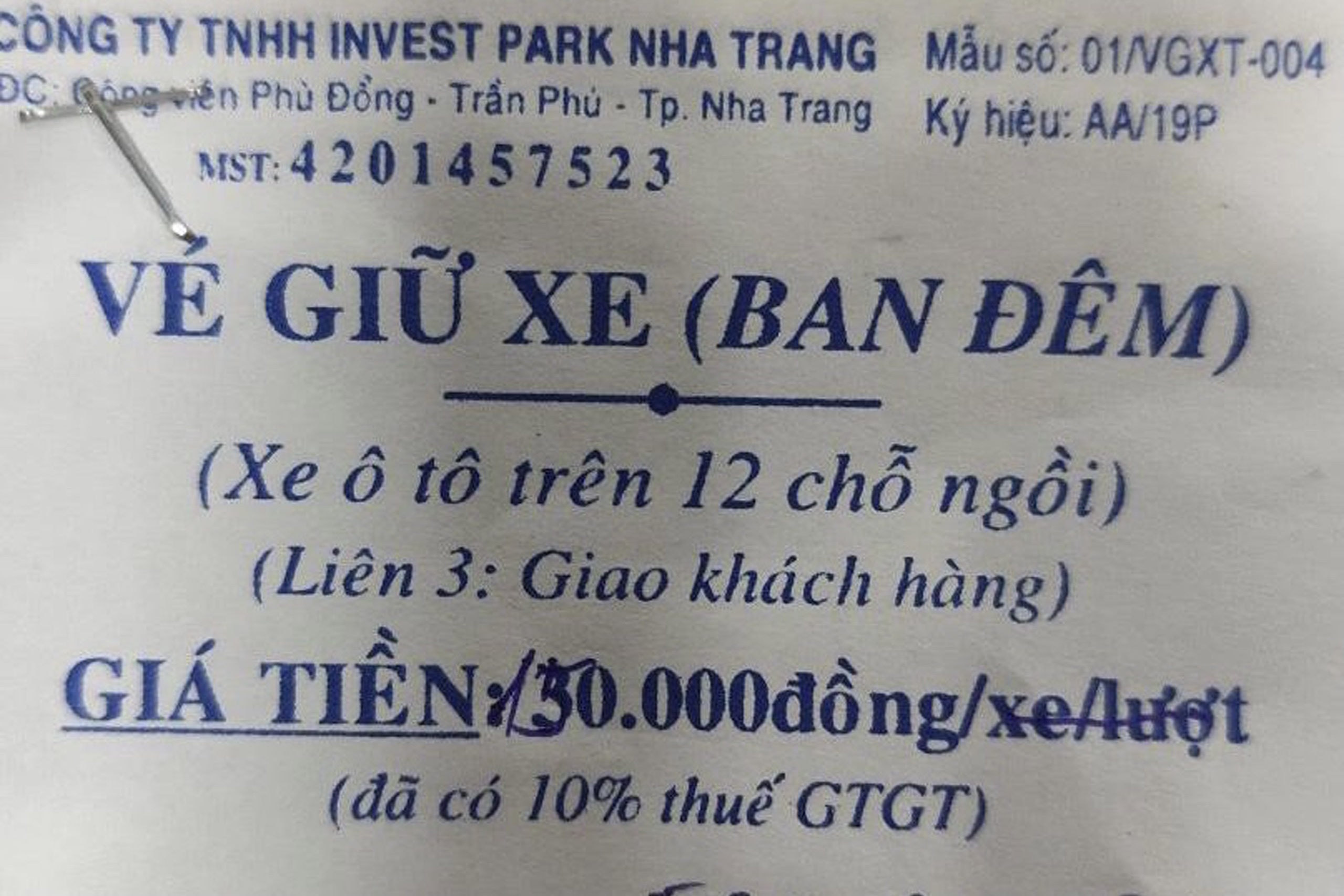 Nha Trang kiem tra thong tin phi giu xe khach du lich 150.000 dong/dem hinh anh